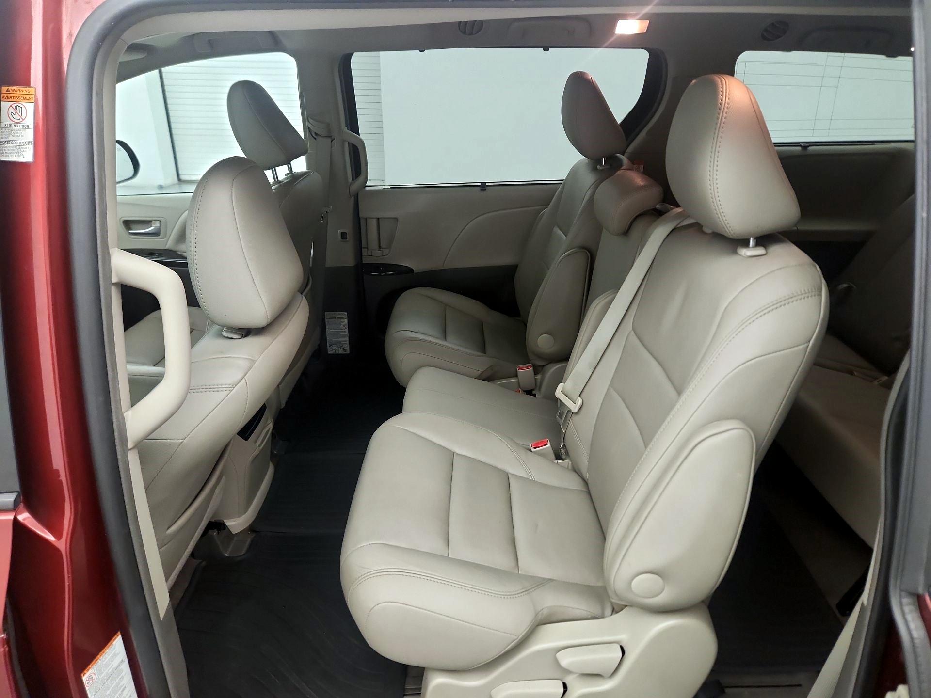 Thumbnail: 2017 Toyota Sienna - 18