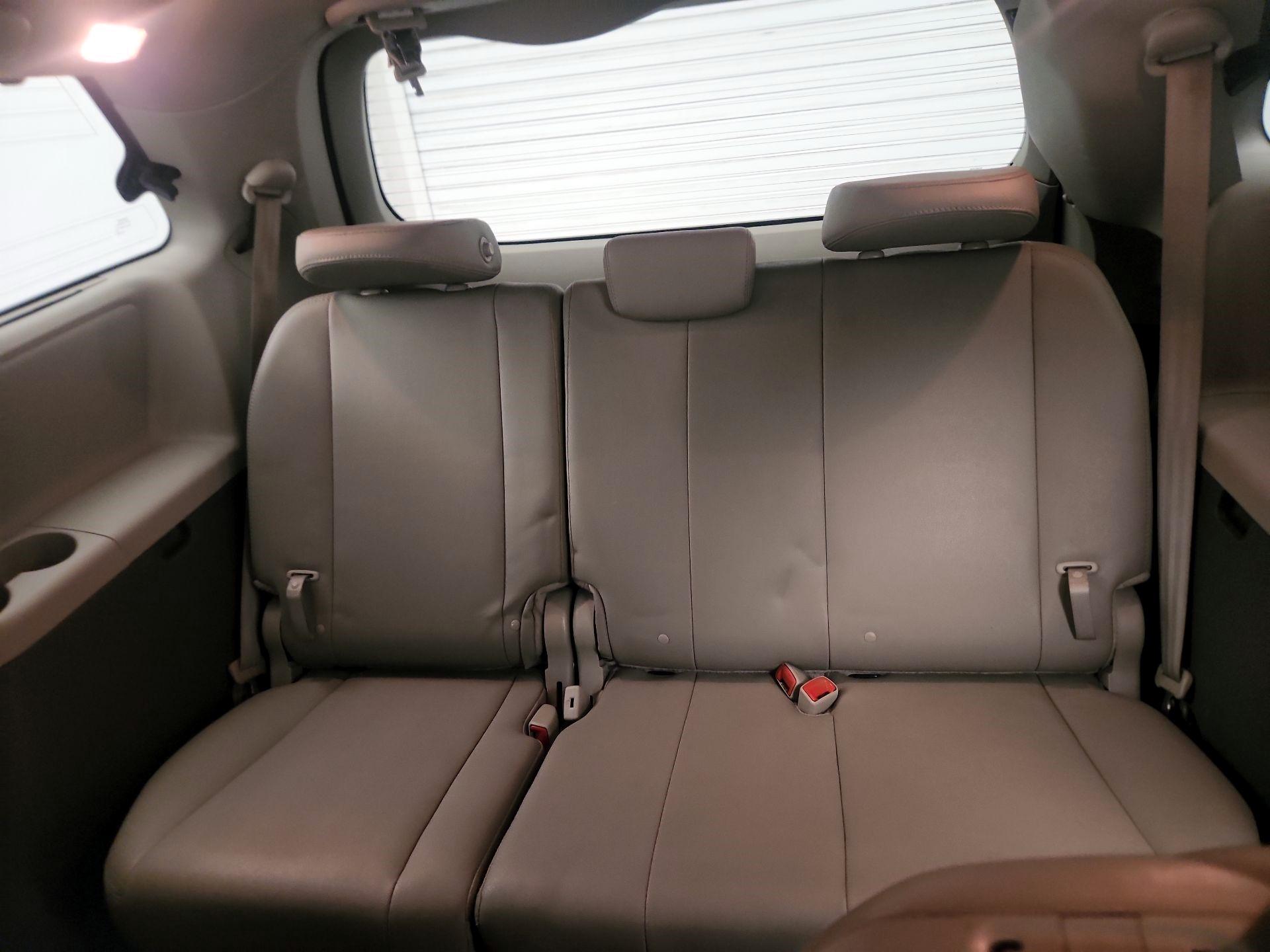 Thumbnail: 2017 Toyota Sienna - 19