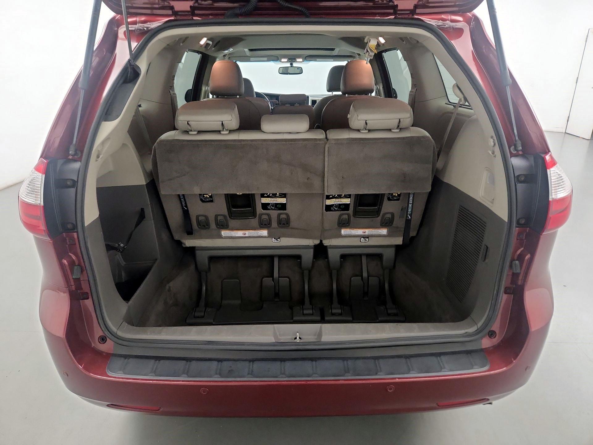 Thumbnail: 2017 Toyota Sienna - 20