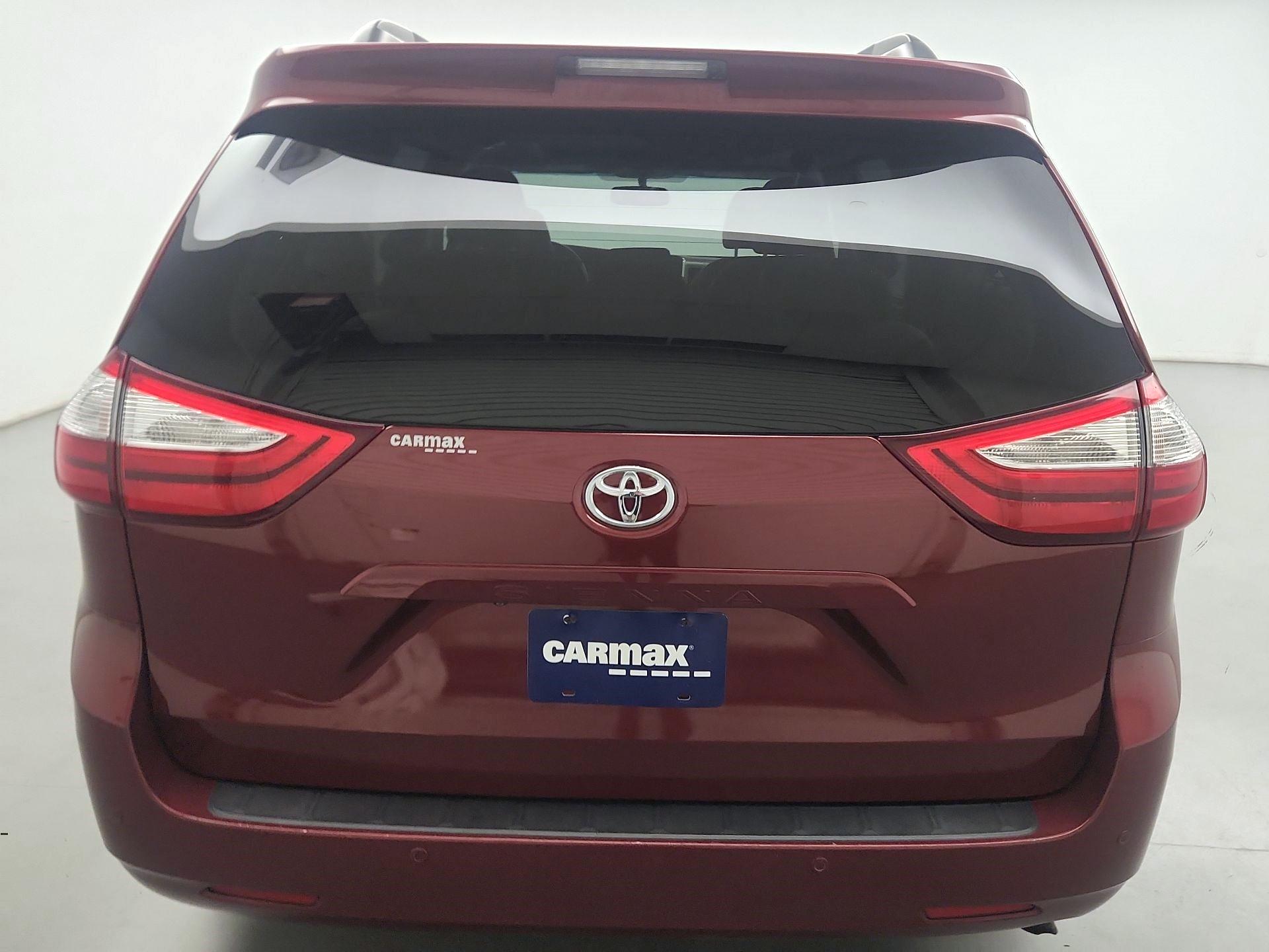 Thumbnail: 2017 Toyota Sienna - 6