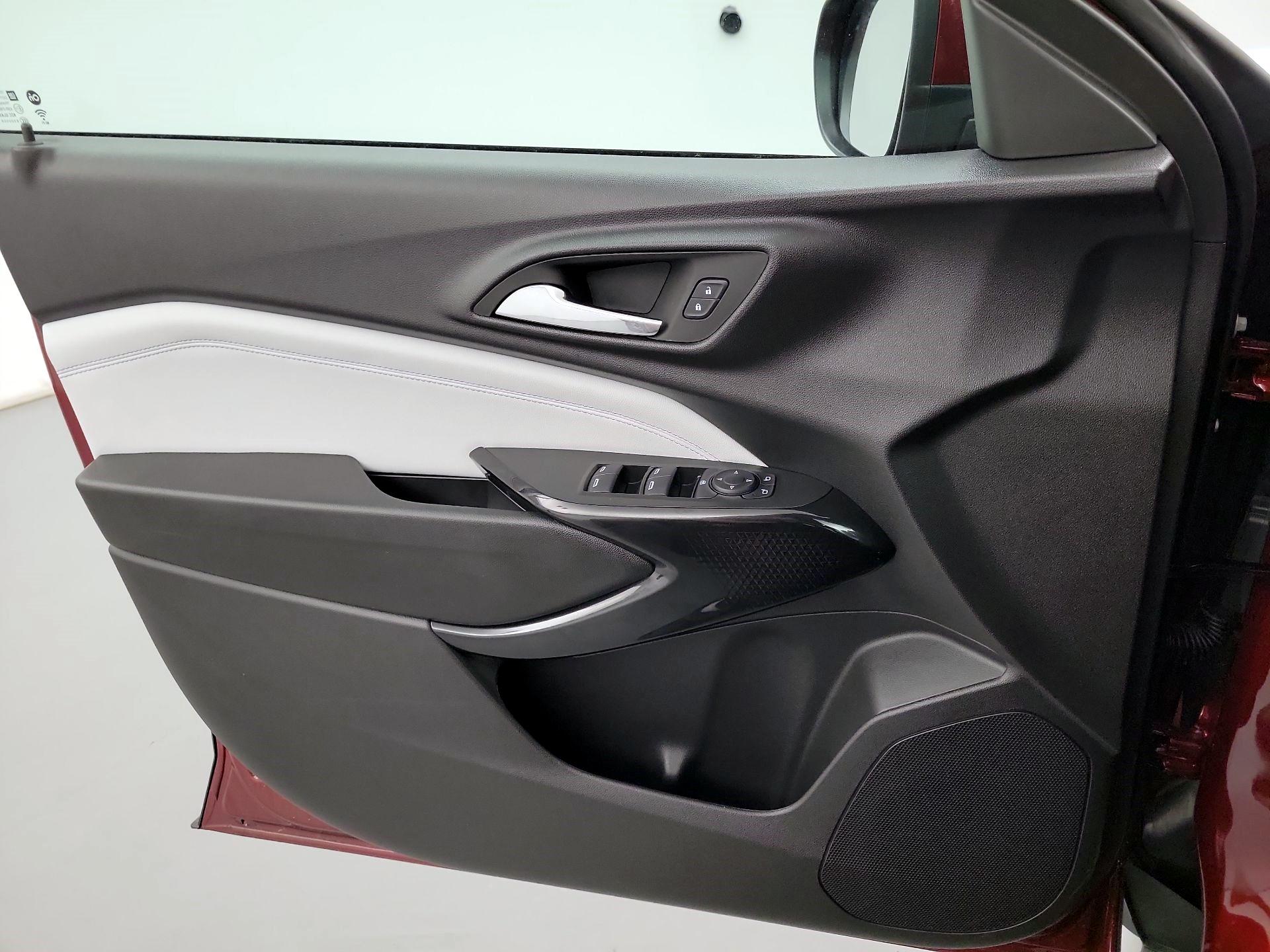 Thumbnail: 2025 Chevrolet Trax - 10