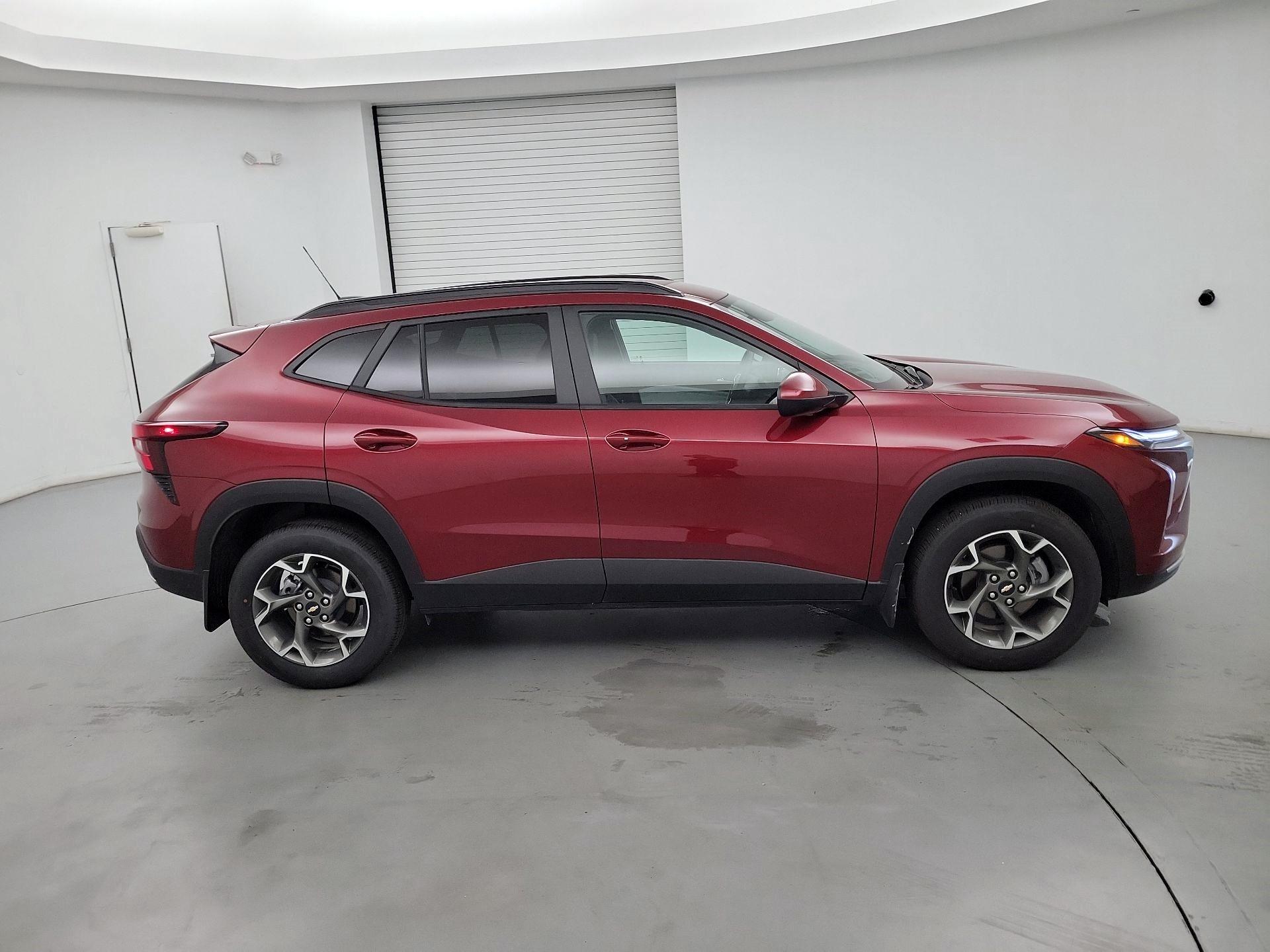 Thumbnail: 2025 Chevrolet Trax - 4