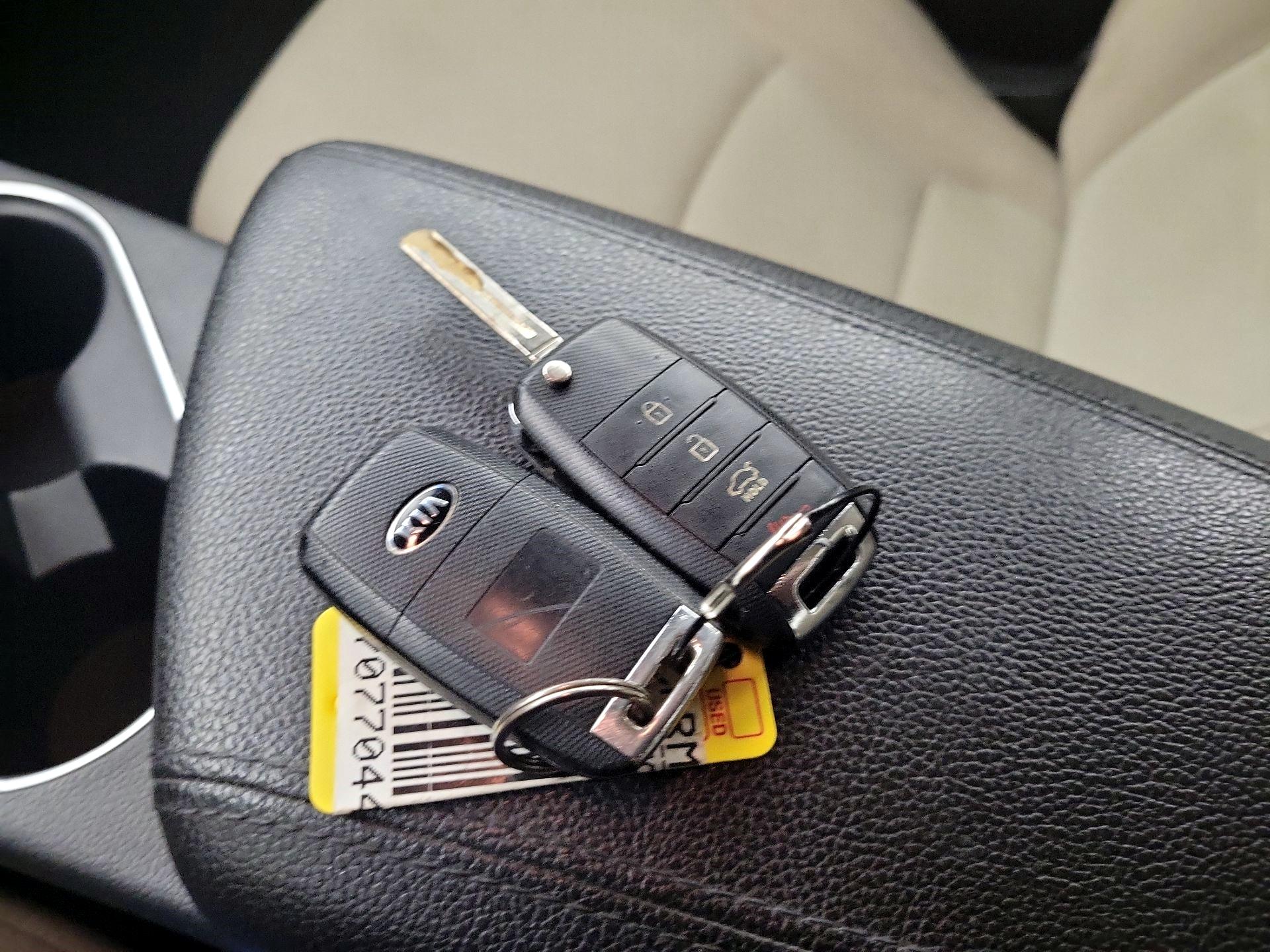 Thumbnail: 2015 Kia Optima - 19