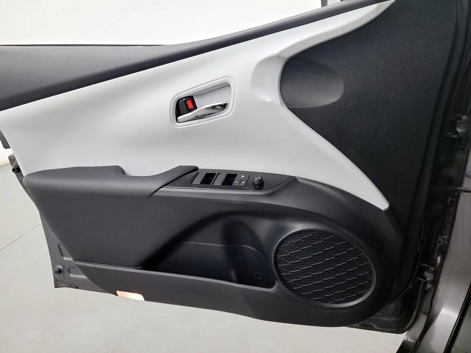 Thumbnail: 2021 Toyota Prius - 10