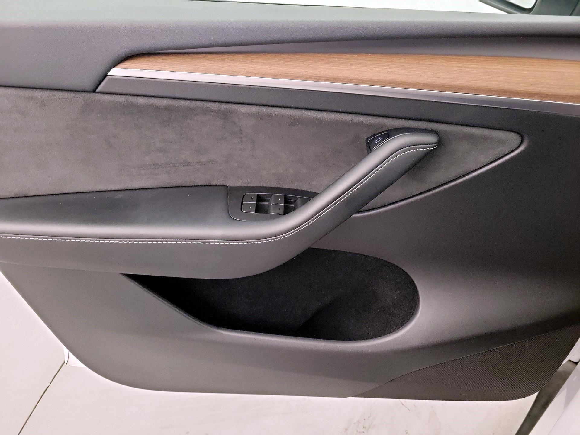 Thumbnail: 2023 Tesla Model Y - 10