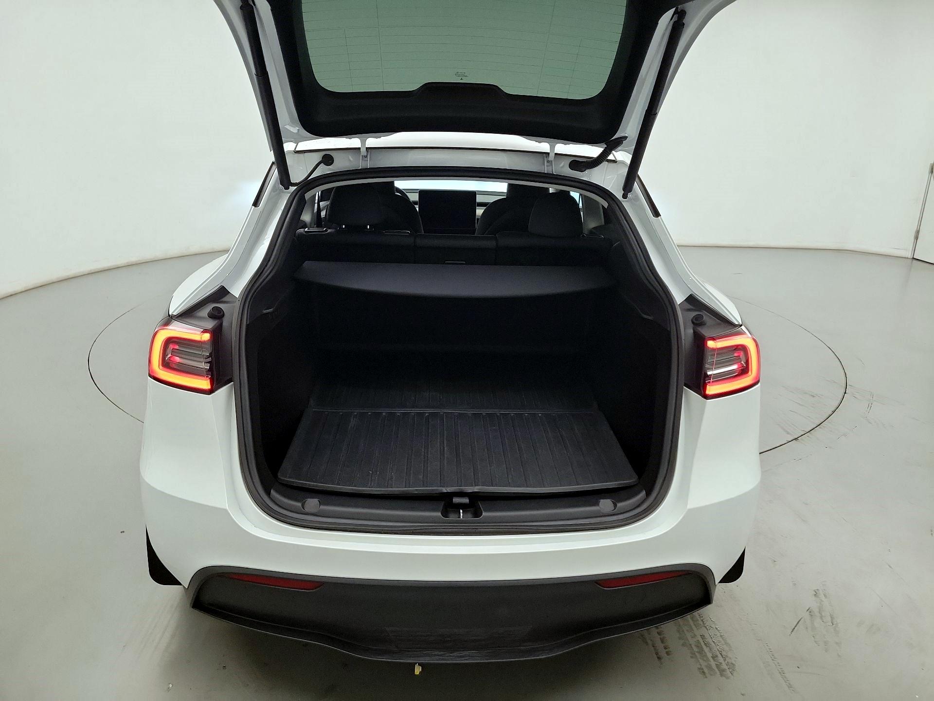 Thumbnail: 2023 Tesla Model Y - 18