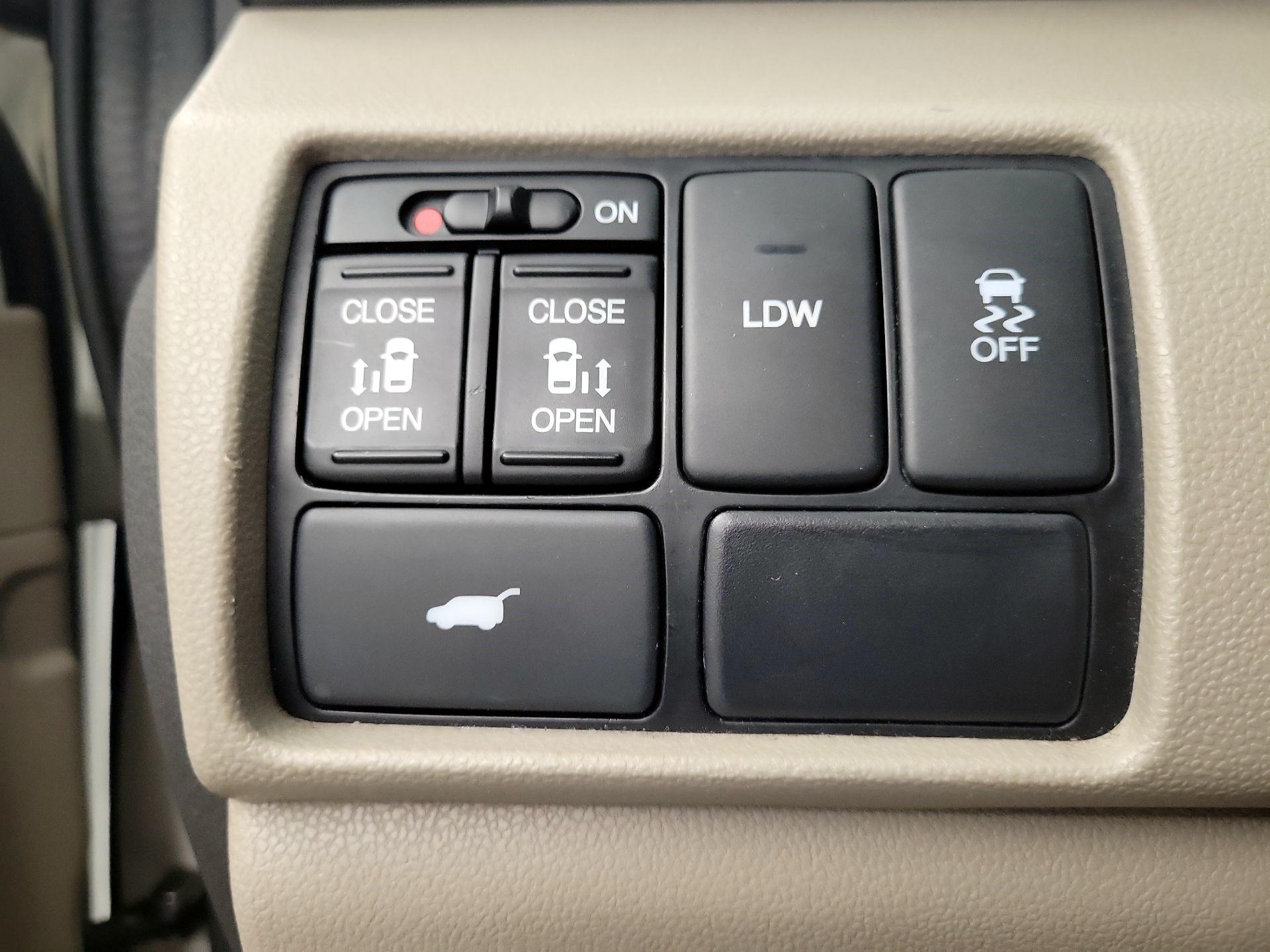 Thumbnail: 2016 Honda Odyssey - 11