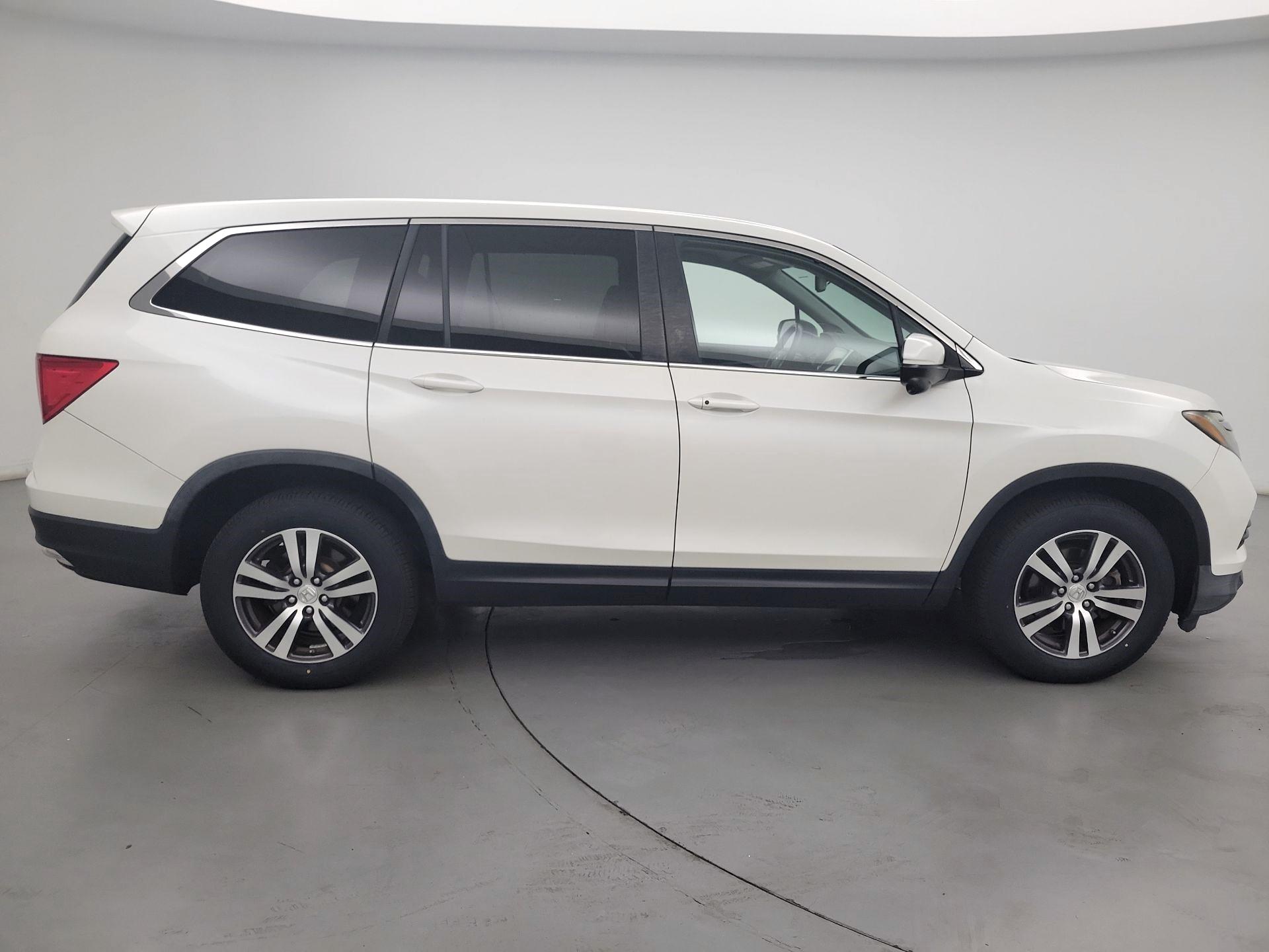 Thumbnail: 2017 Honda Pilot - 4