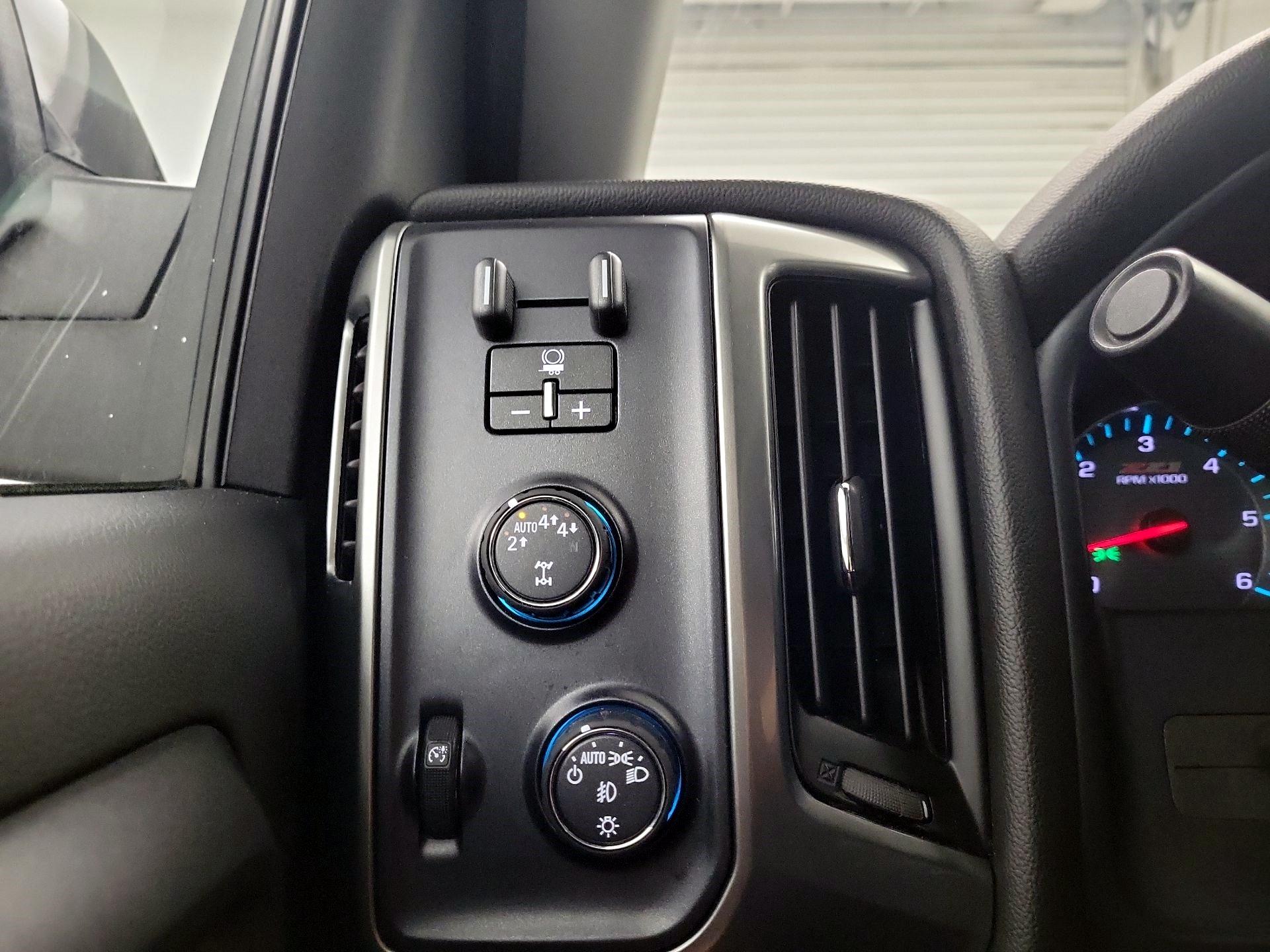 Thumbnail: 2018 Chevrolet Silverado 1500 - 11