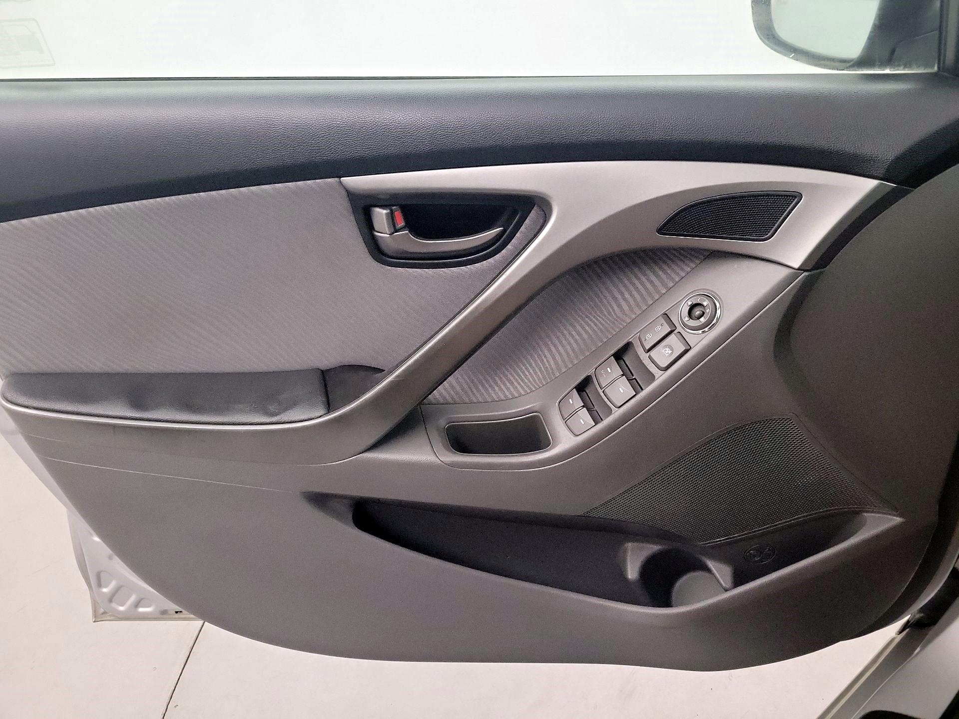 Thumbnail: 2013 Hyundai Elantra - 10