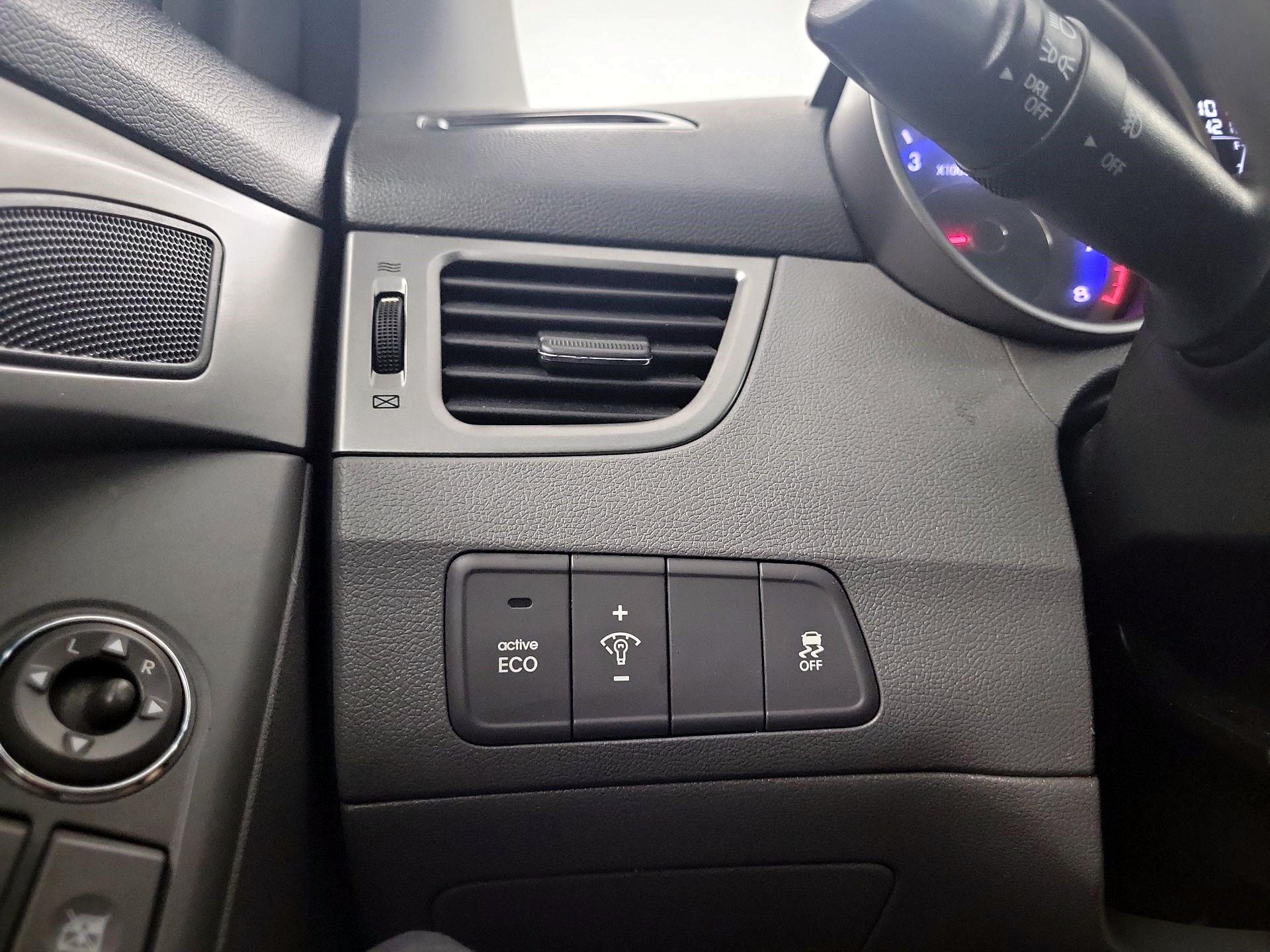 Thumbnail: 2013 Hyundai Elantra - 11