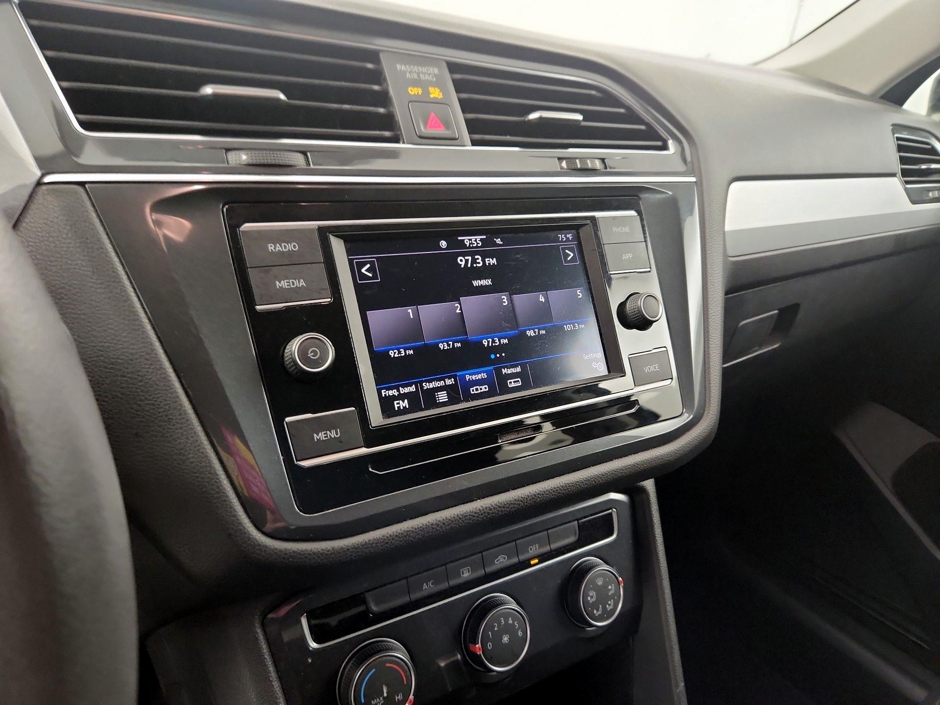 Thumbnail: 2020 Volkswagen Tiguan - 12