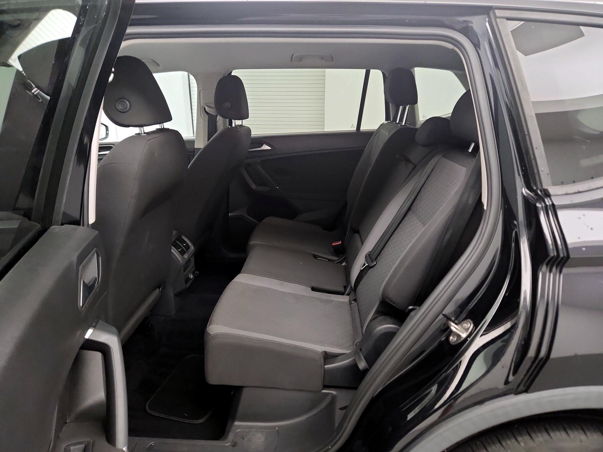 Thumbnail: 2020 Volkswagen Tiguan - 16