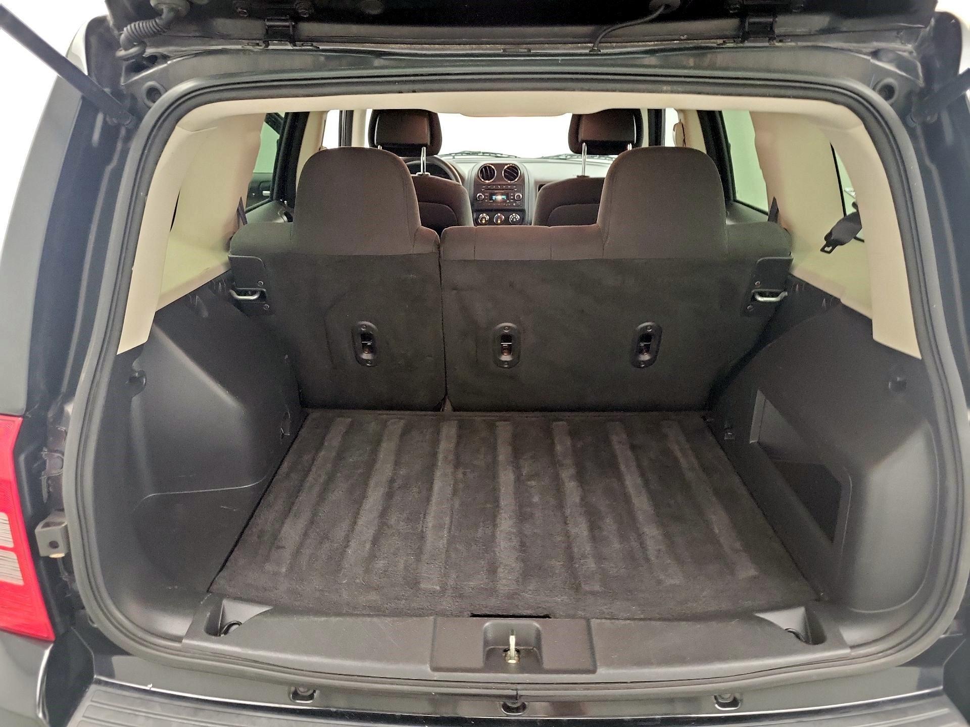 Thumbnail: 2016 Jeep Patriot - 16