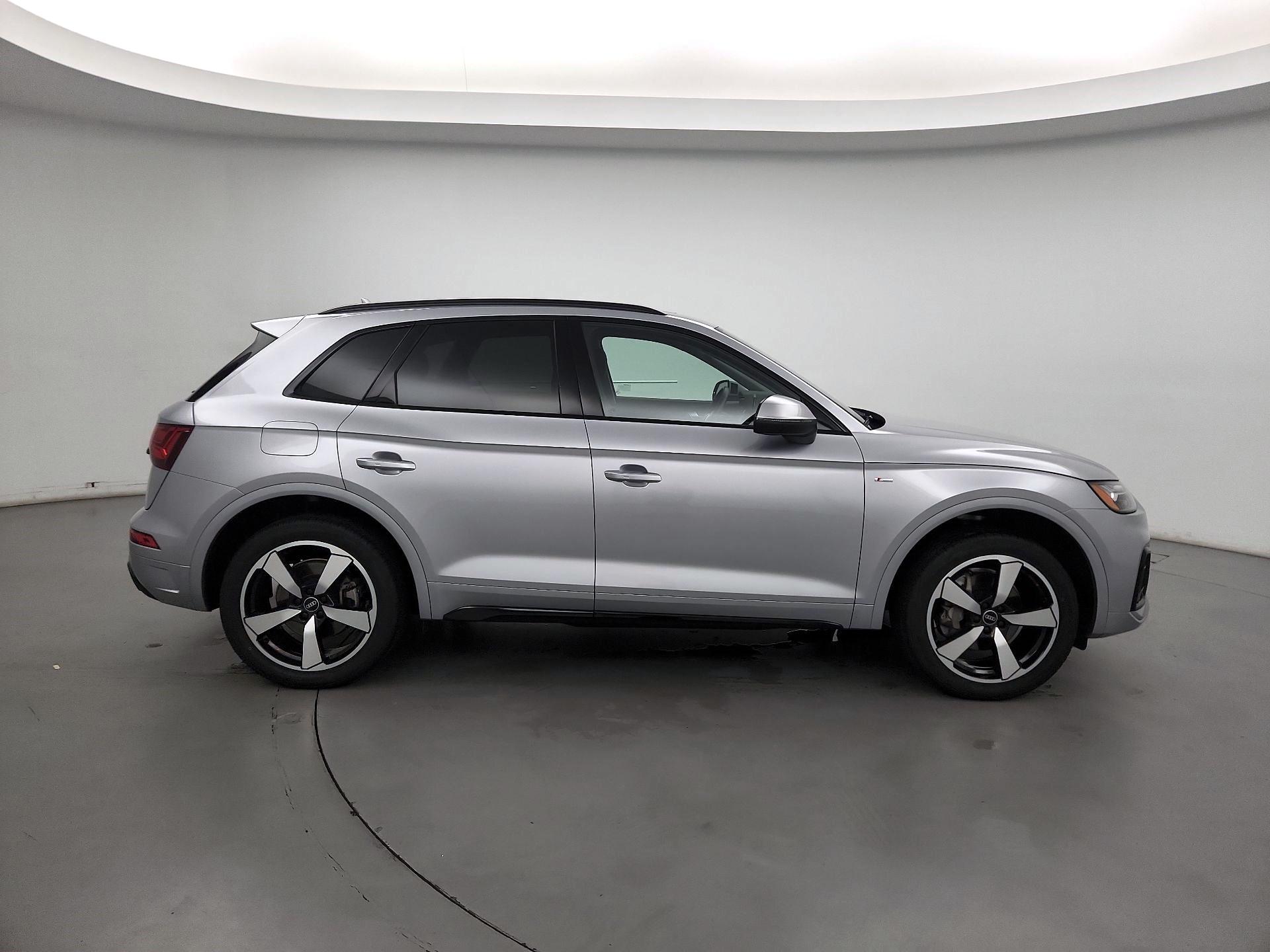 Thumbnail: 2022 Audi Q5 - 4
