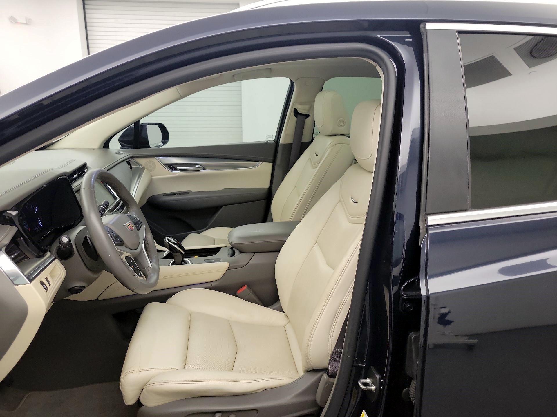 Thumbnail: 2017 Cadillac XT5 - 9