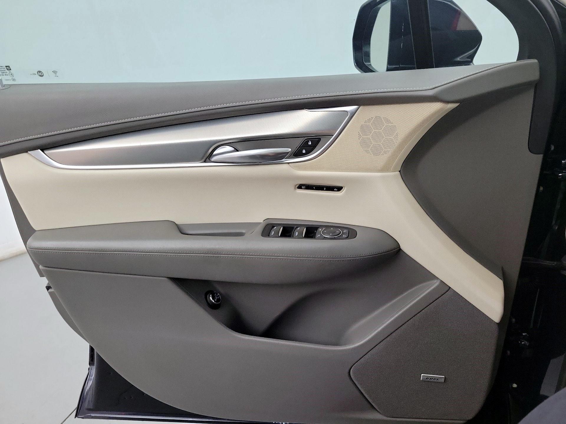 Thumbnail: 2017 Cadillac XT5 - 10