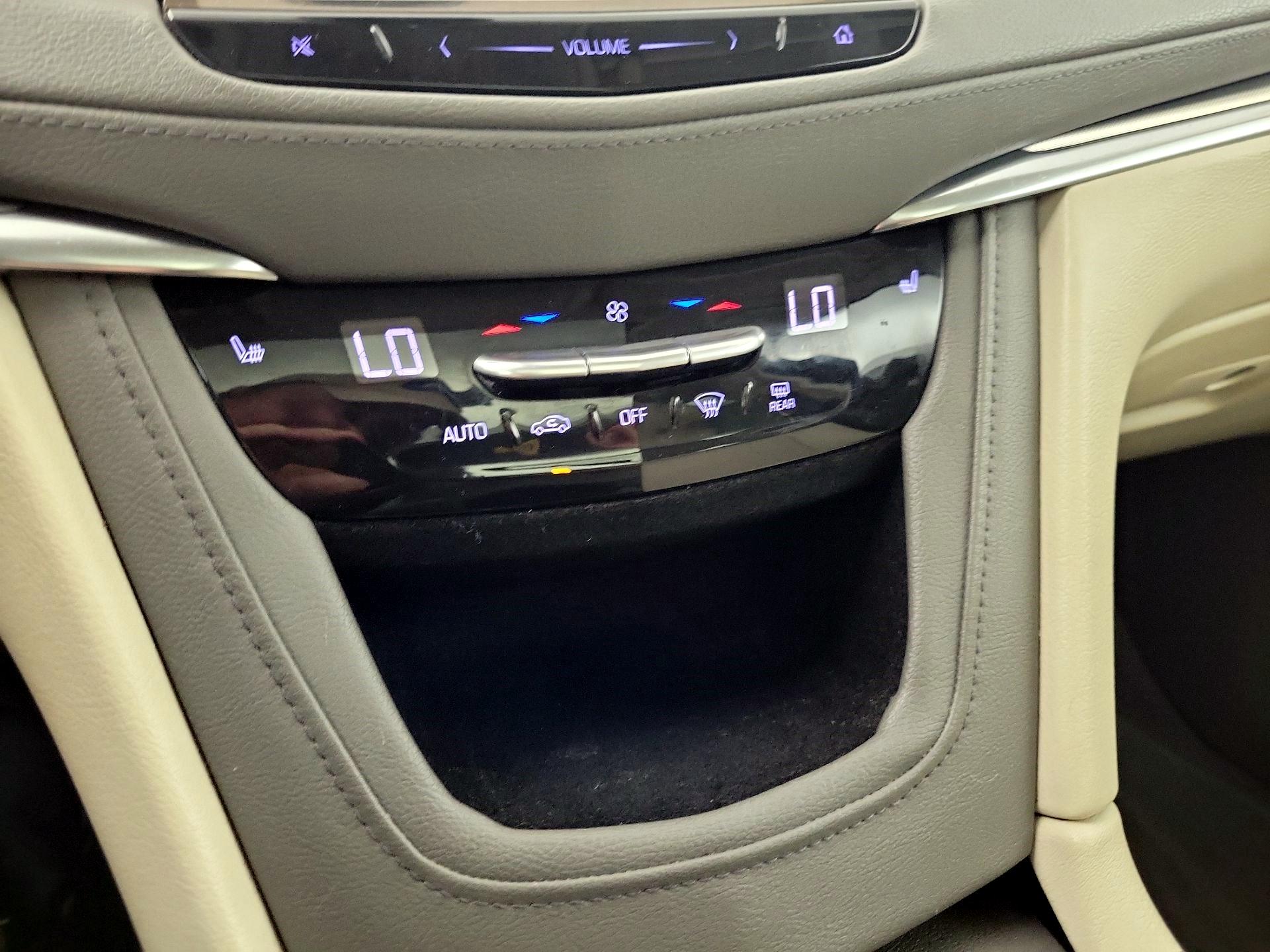 Thumbnail: 2017 Cadillac XT5 - 15