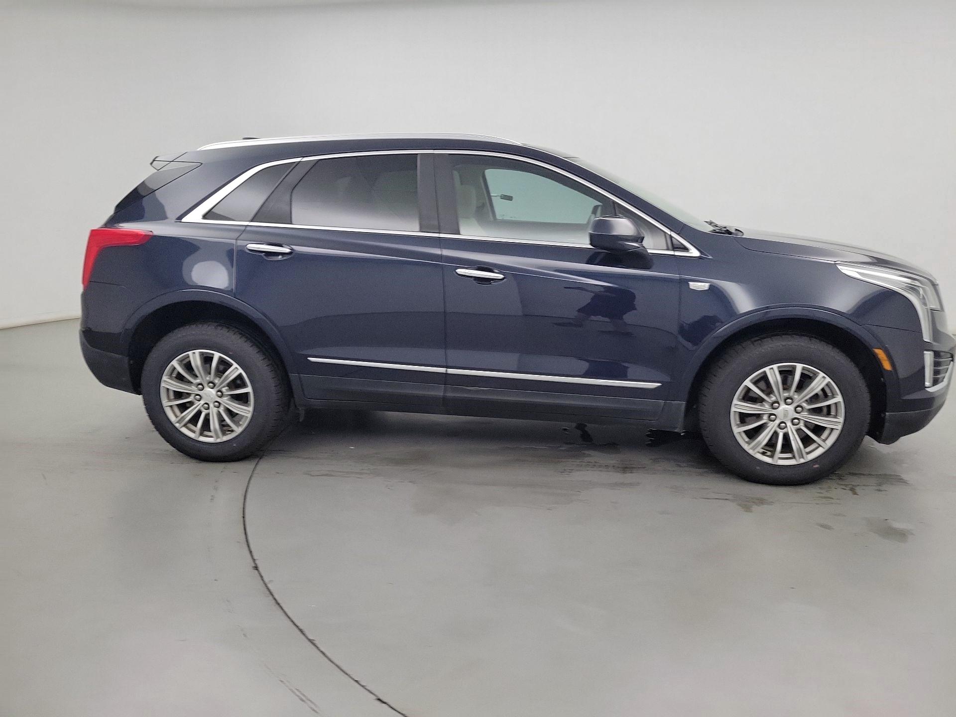 Thumbnail: 2017 Cadillac XT5 - 4