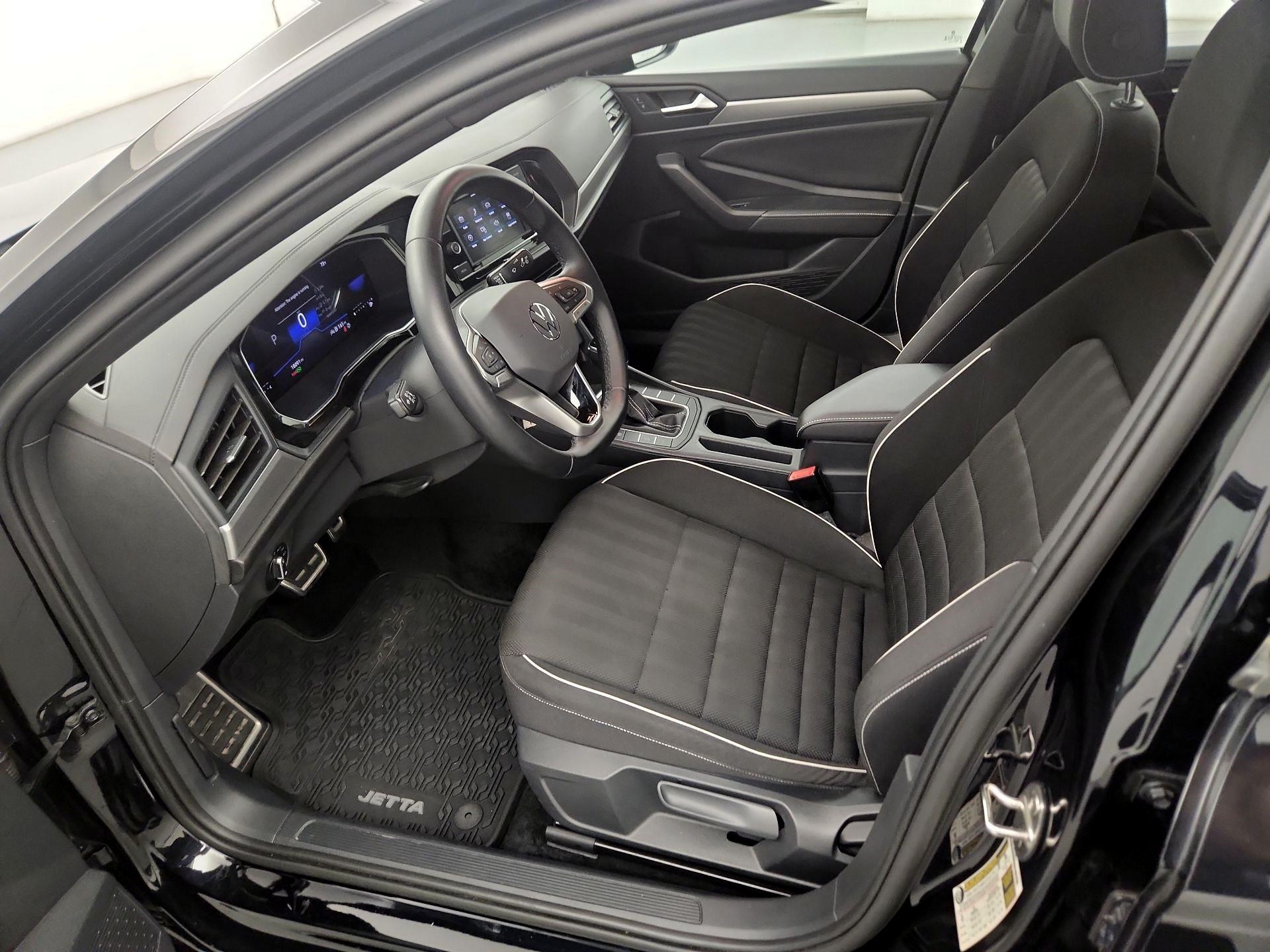 Thumbnail: 2024 Volkswagen Jetta - 9