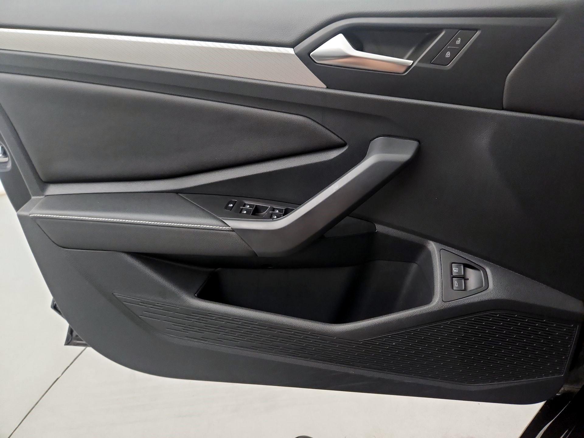 Thumbnail: 2024 Volkswagen Jetta - 10