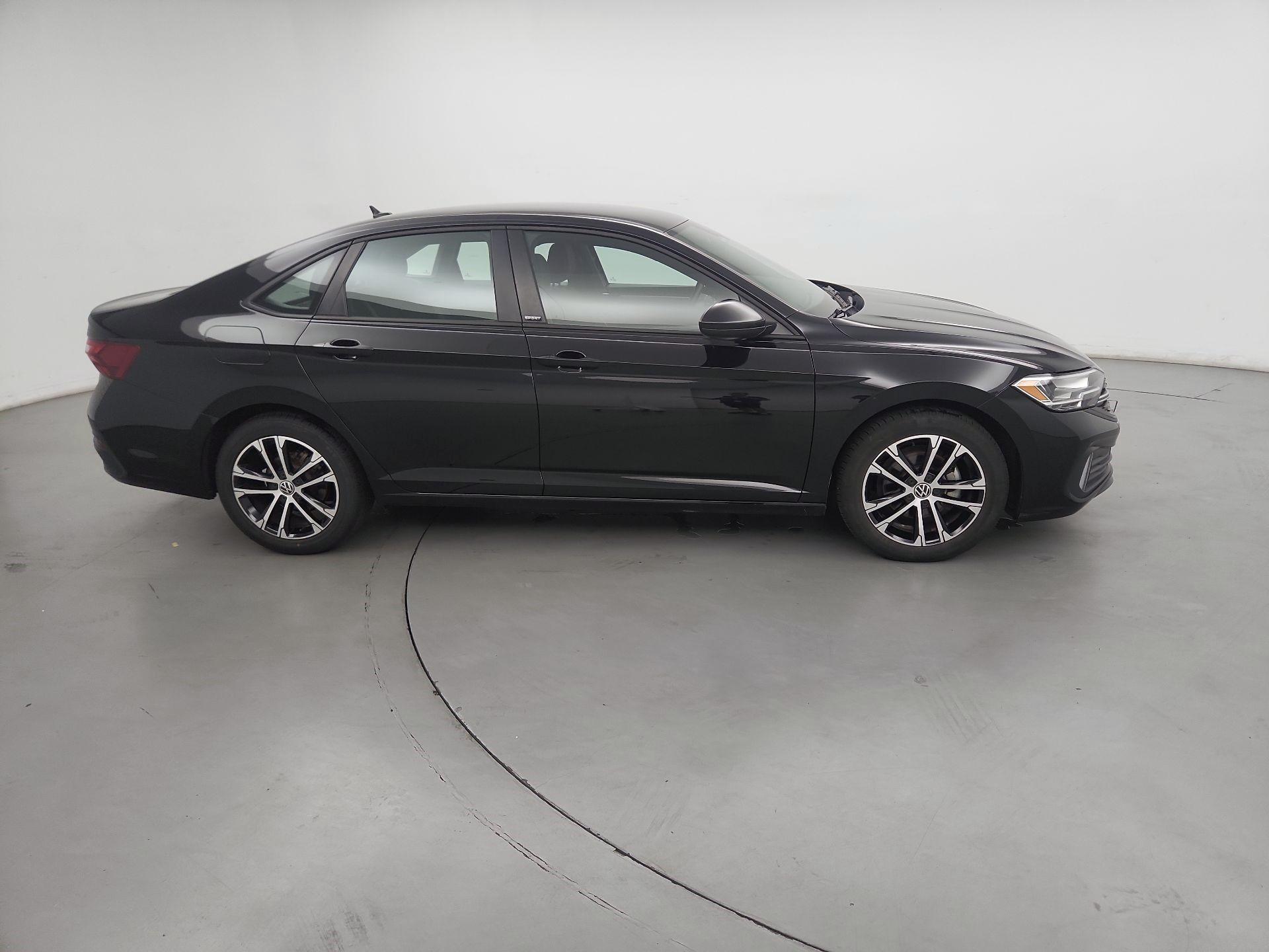 Thumbnail: 2024 Volkswagen Jetta - 4
