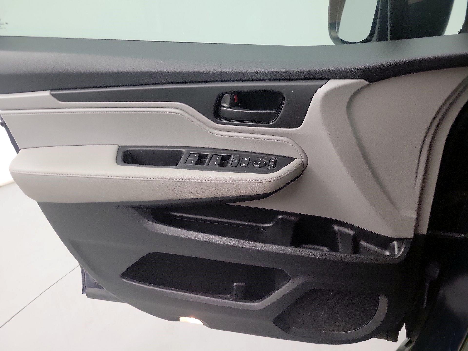 Thumbnail: 2019 Honda Odyssey - 10