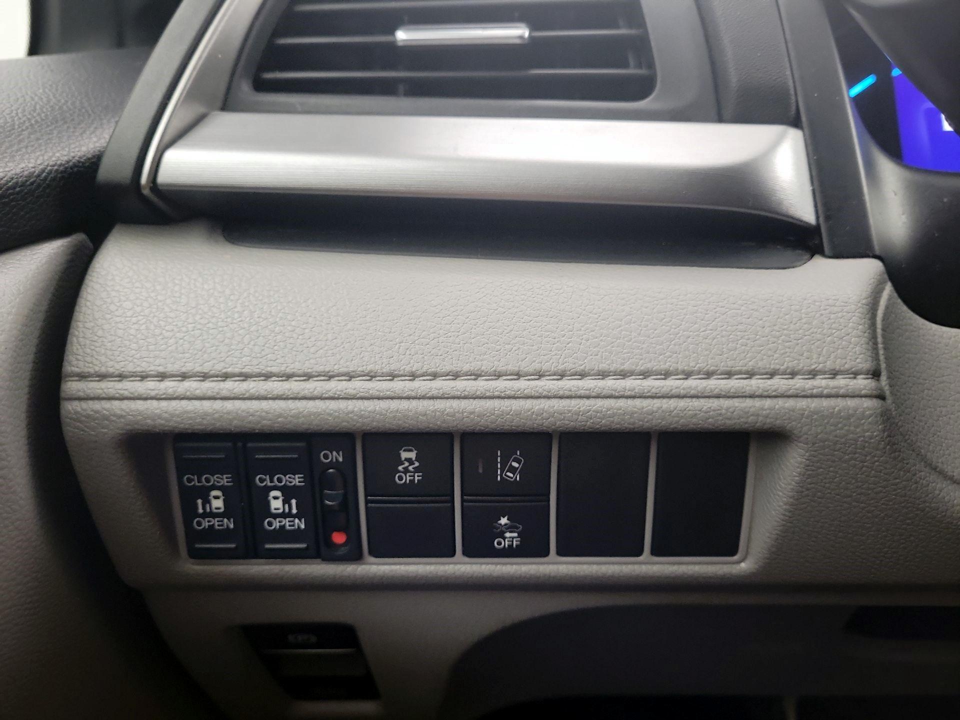 Thumbnail: 2019 Honda Odyssey - 11