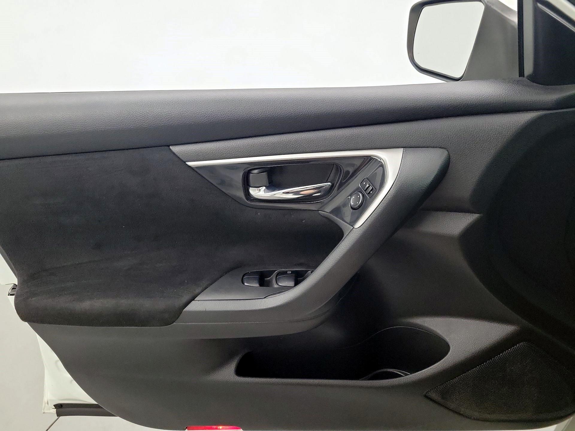 Thumbnail: 2014 Nissan Altima - 10