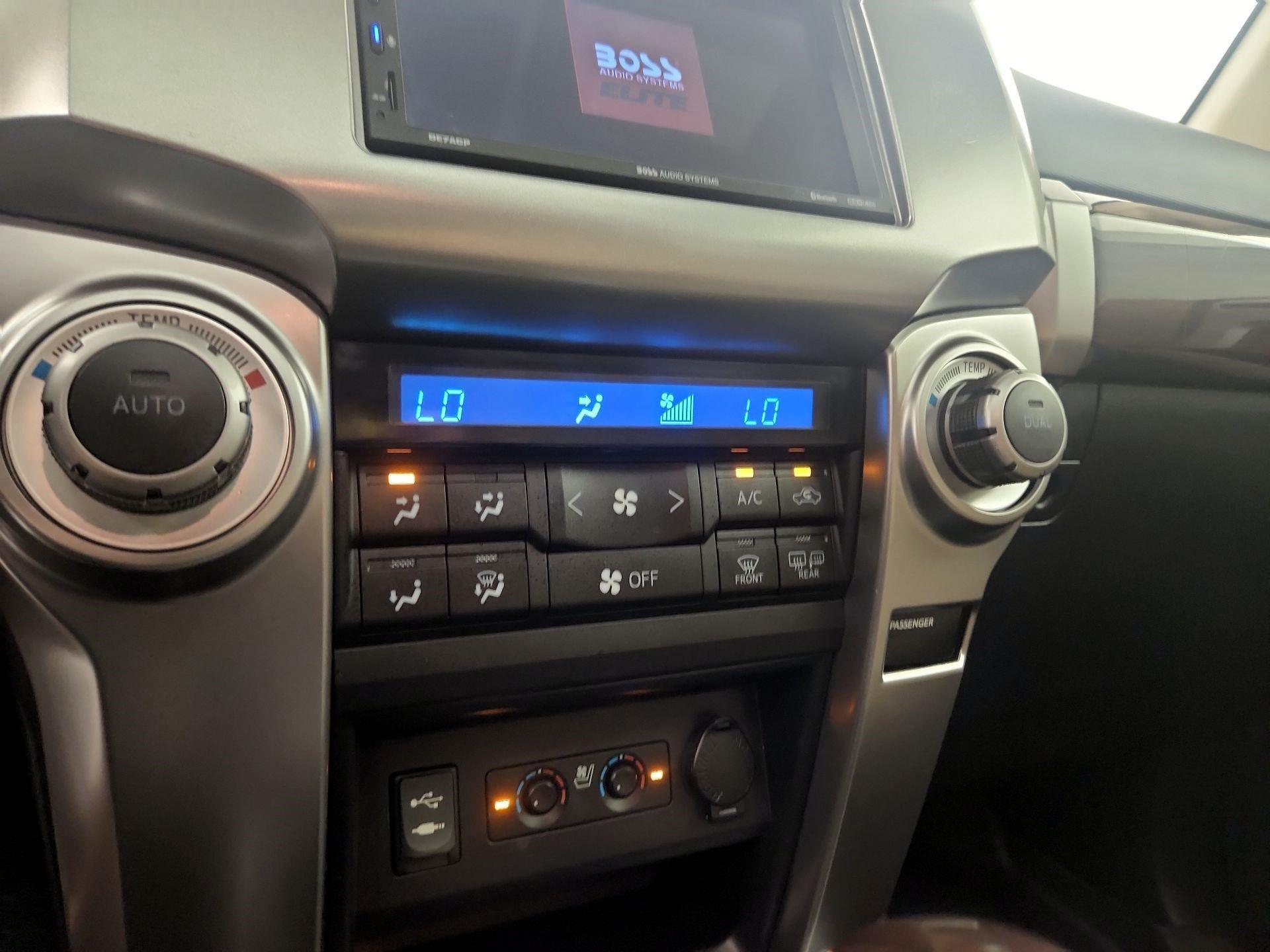 Thumbnail: 2015 Toyota 4Runner - 14
