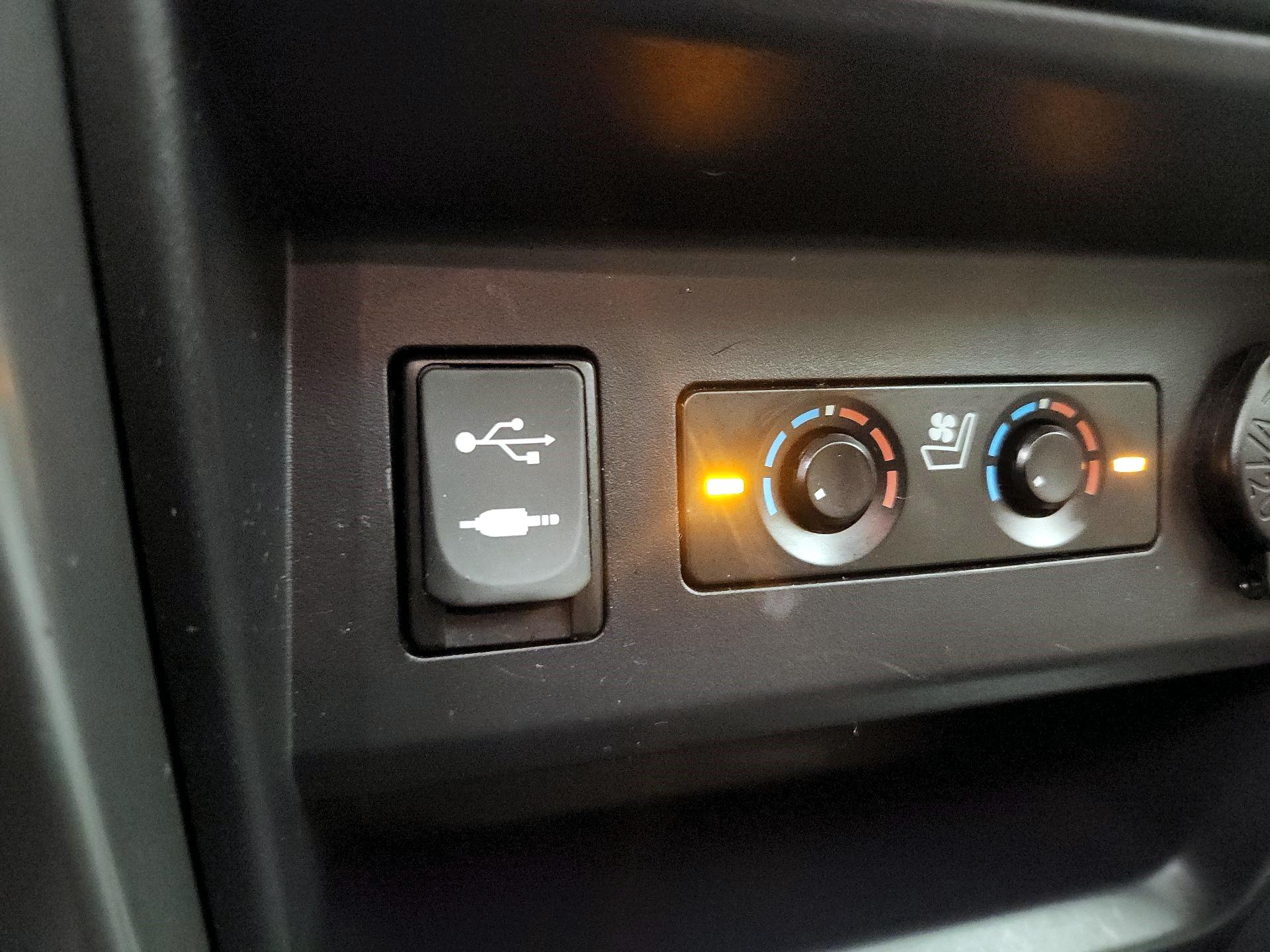 Thumbnail: 2015 Toyota 4Runner - 16