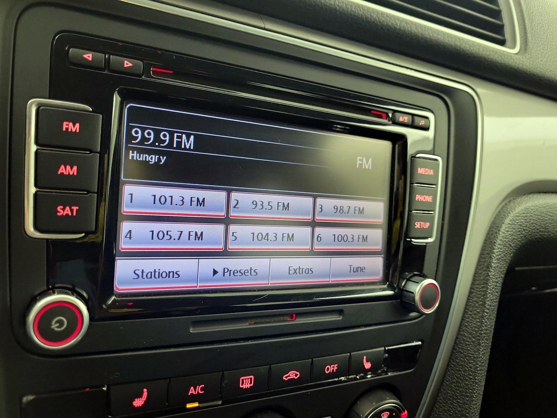 Thumbnail: 2015 Volkswagen Passat - 12