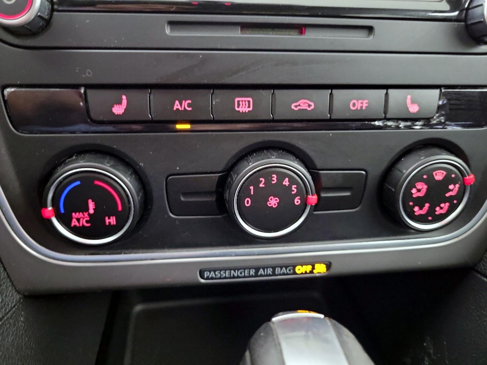 Thumbnail: 2015 Volkswagen Passat - 14