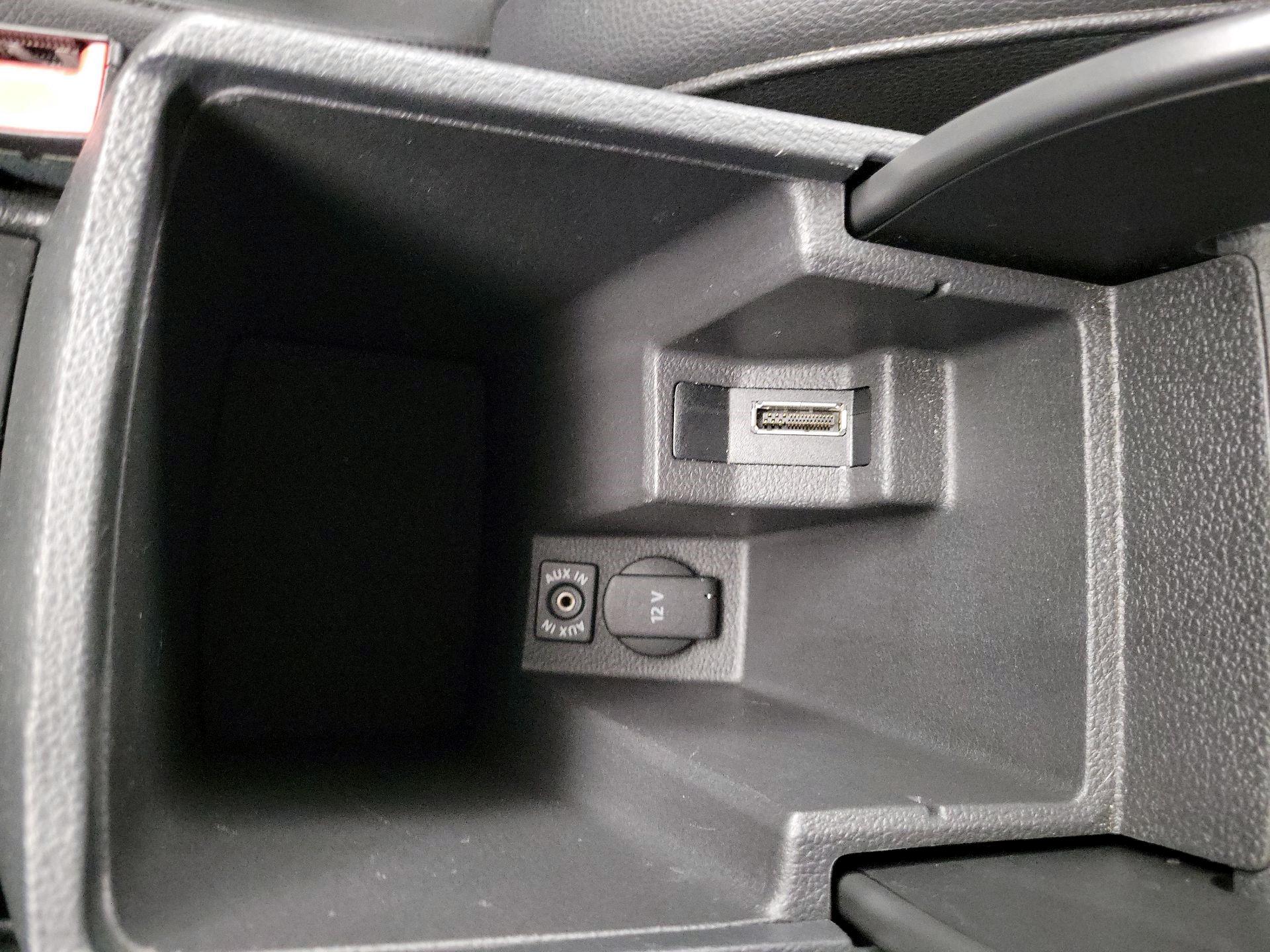 Thumbnail: 2015 Volkswagen Passat - 16