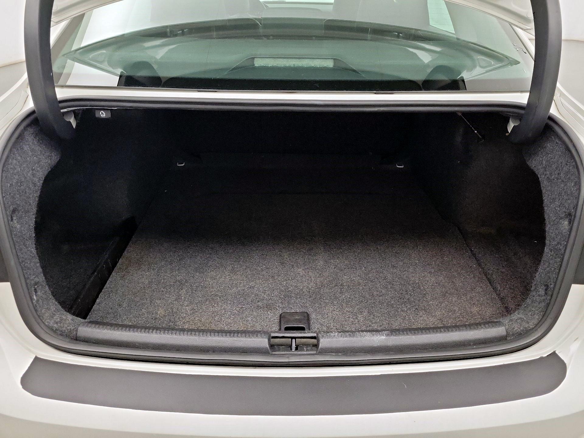 Thumbnail: 2015 Volkswagen Passat - 18