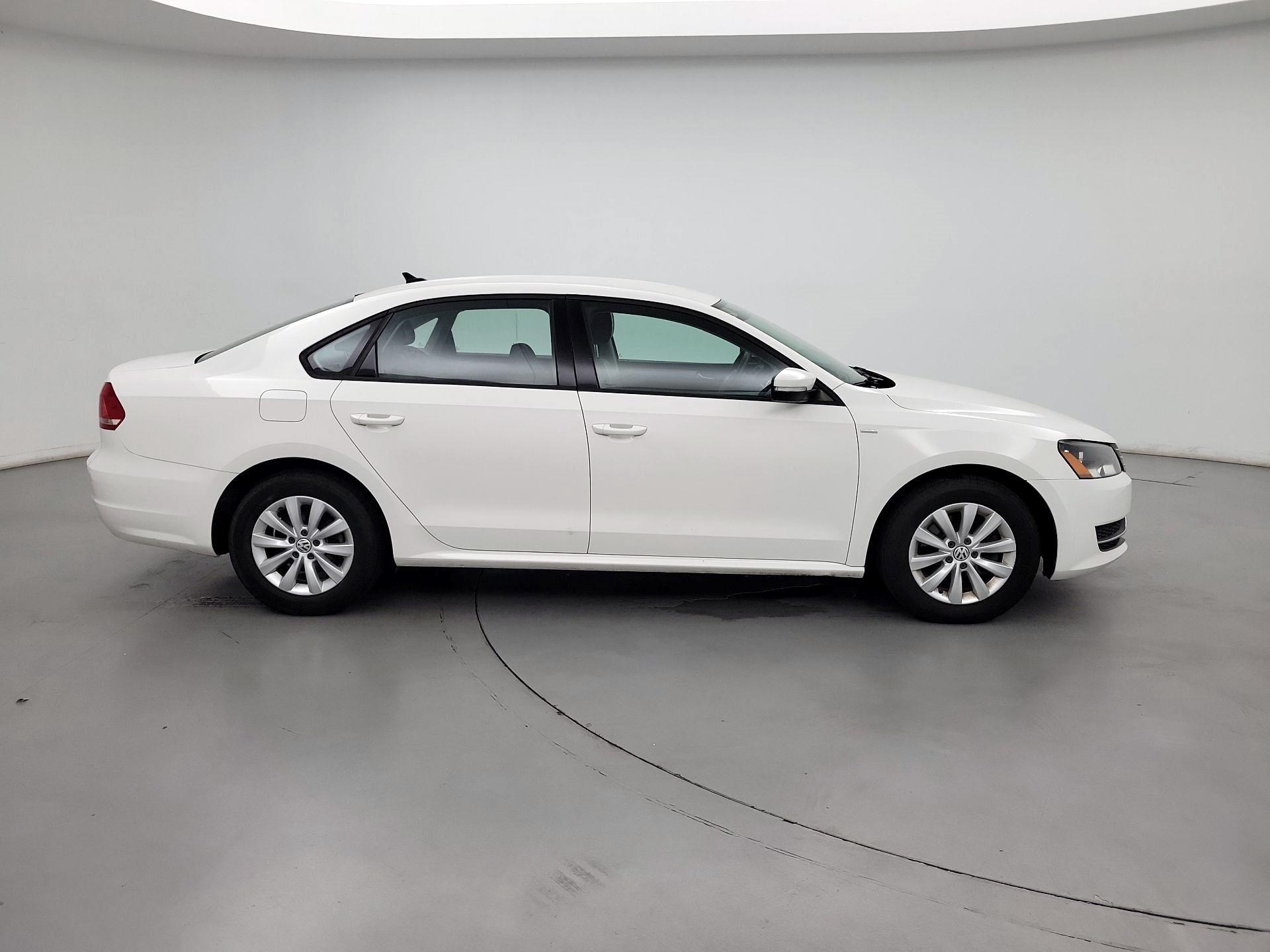 Thumbnail: 2015 Volkswagen Passat - 4