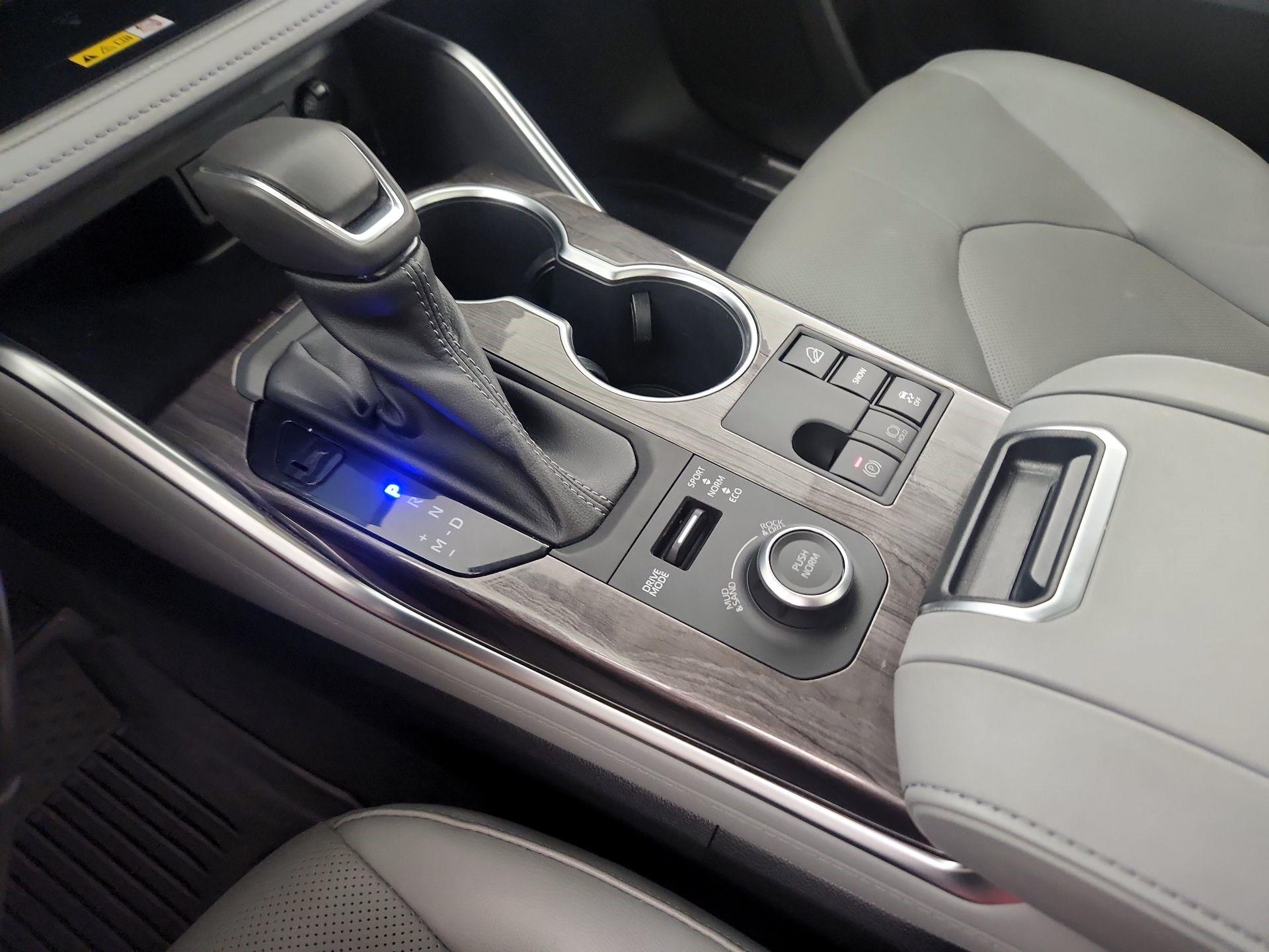Thumbnail: 2023 Toyota Highlander - 15