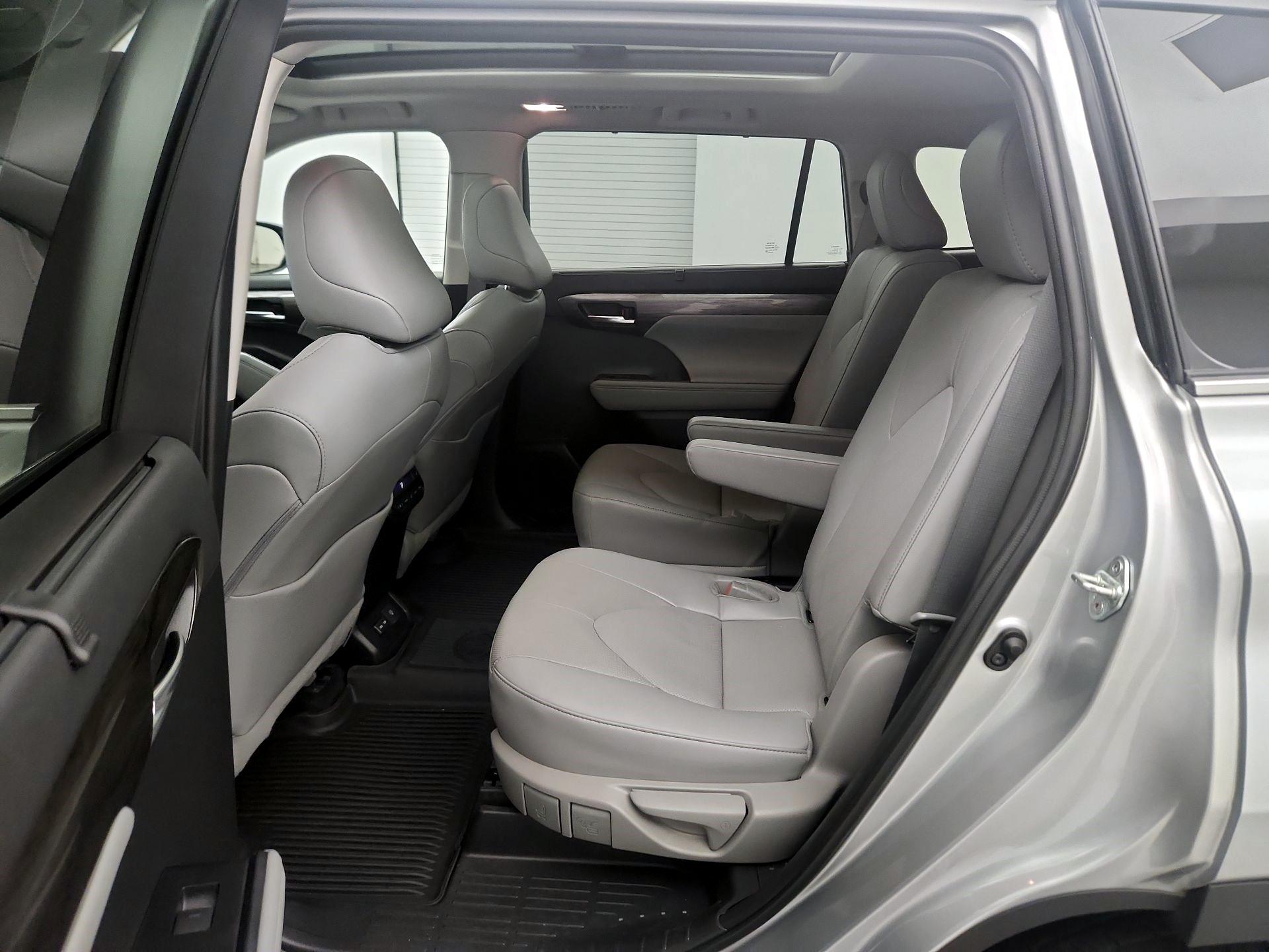Thumbnail: 2023 Toyota Highlander - 18