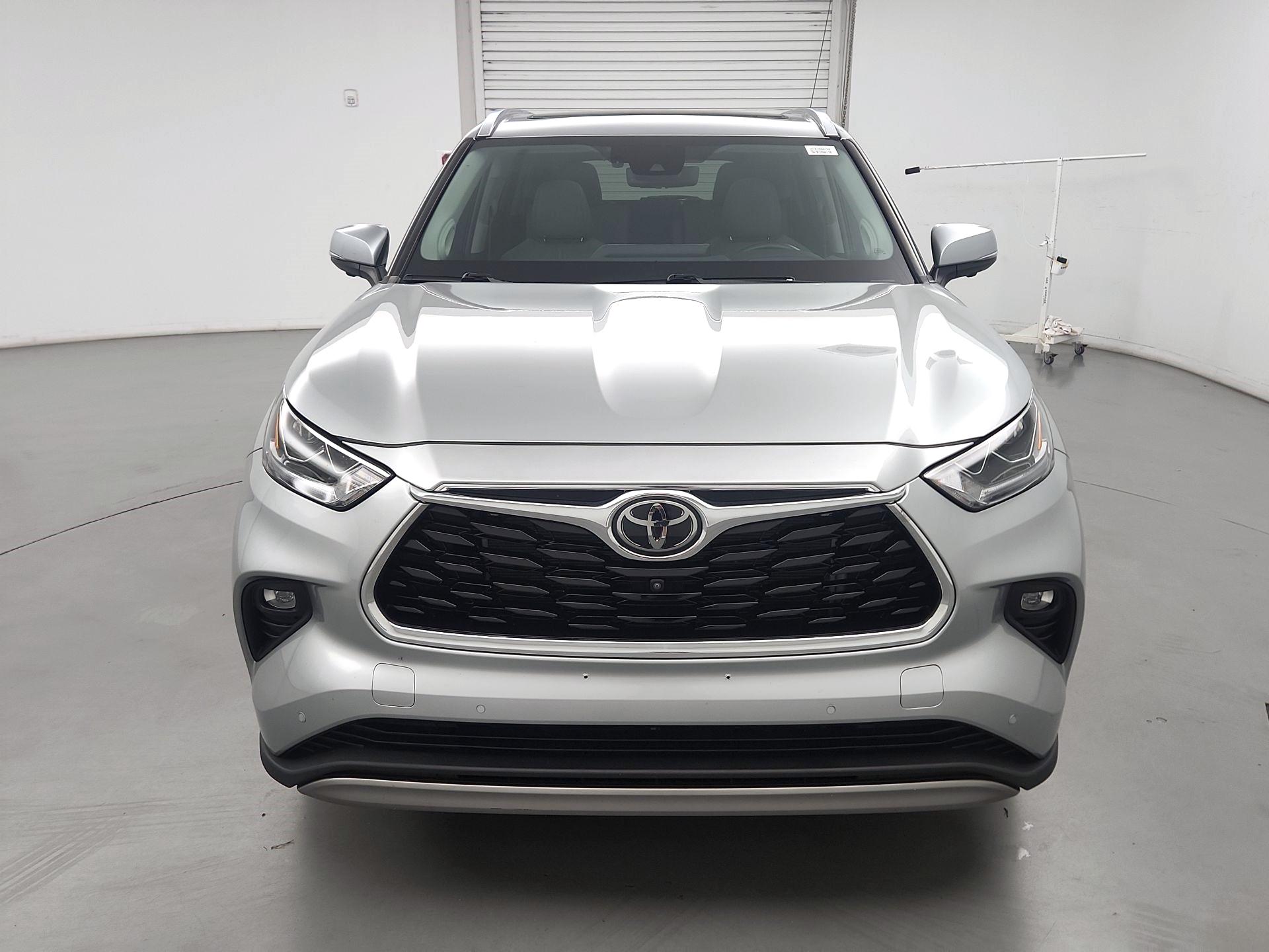 Thumbnail: 2023 Toyota Highlander - 2