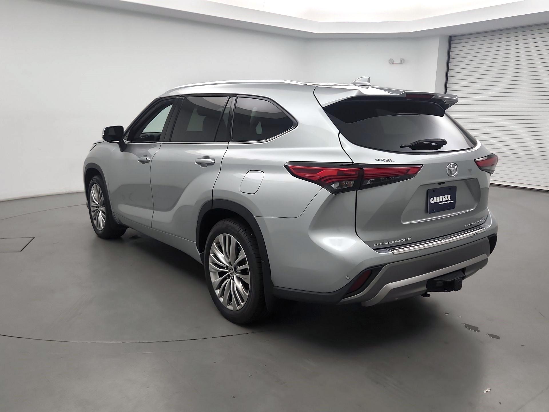 Thumbnail: 2023 Toyota Highlander - 7