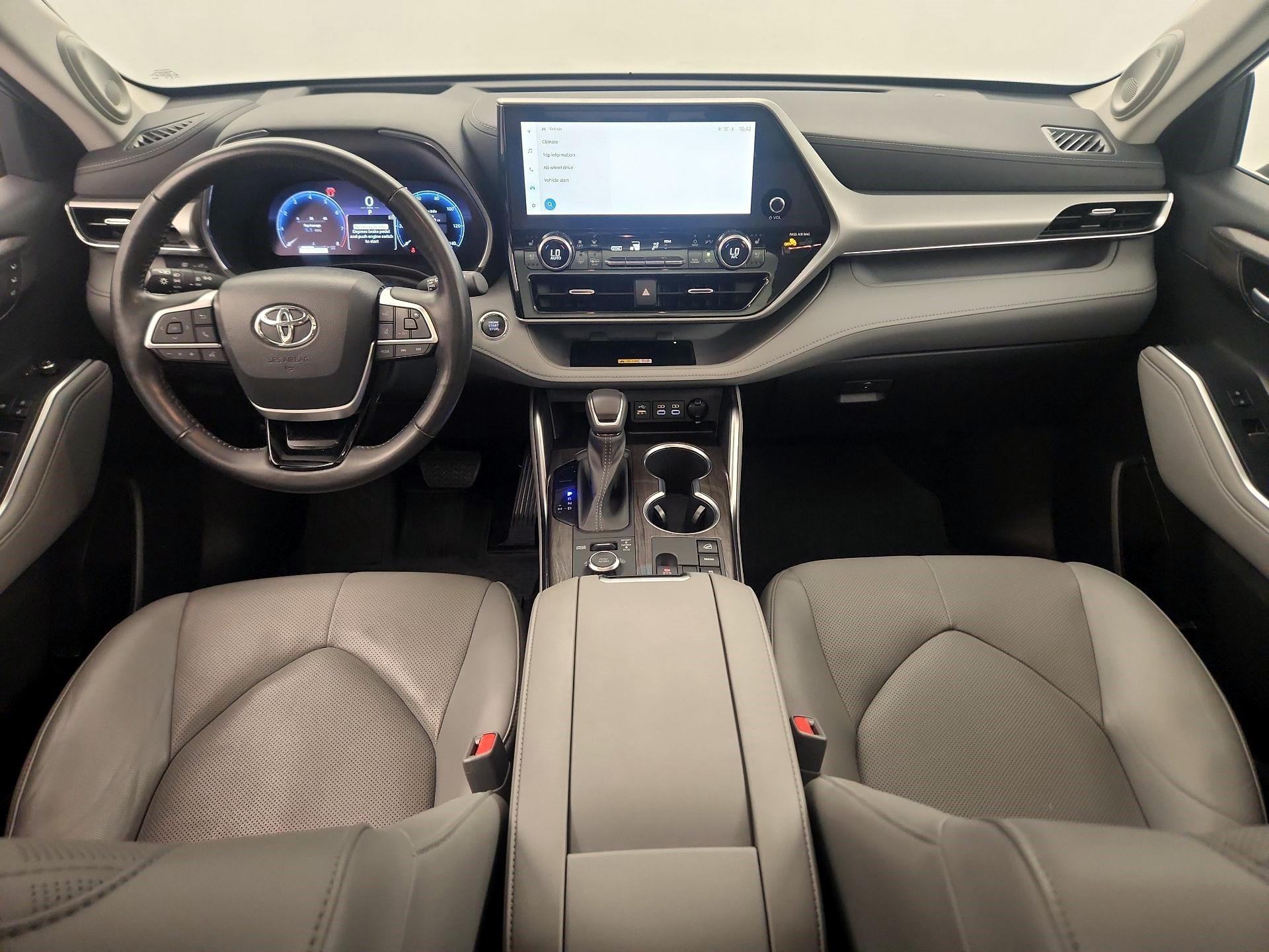 Thumbnail: 2023 Toyota Highlander - 8