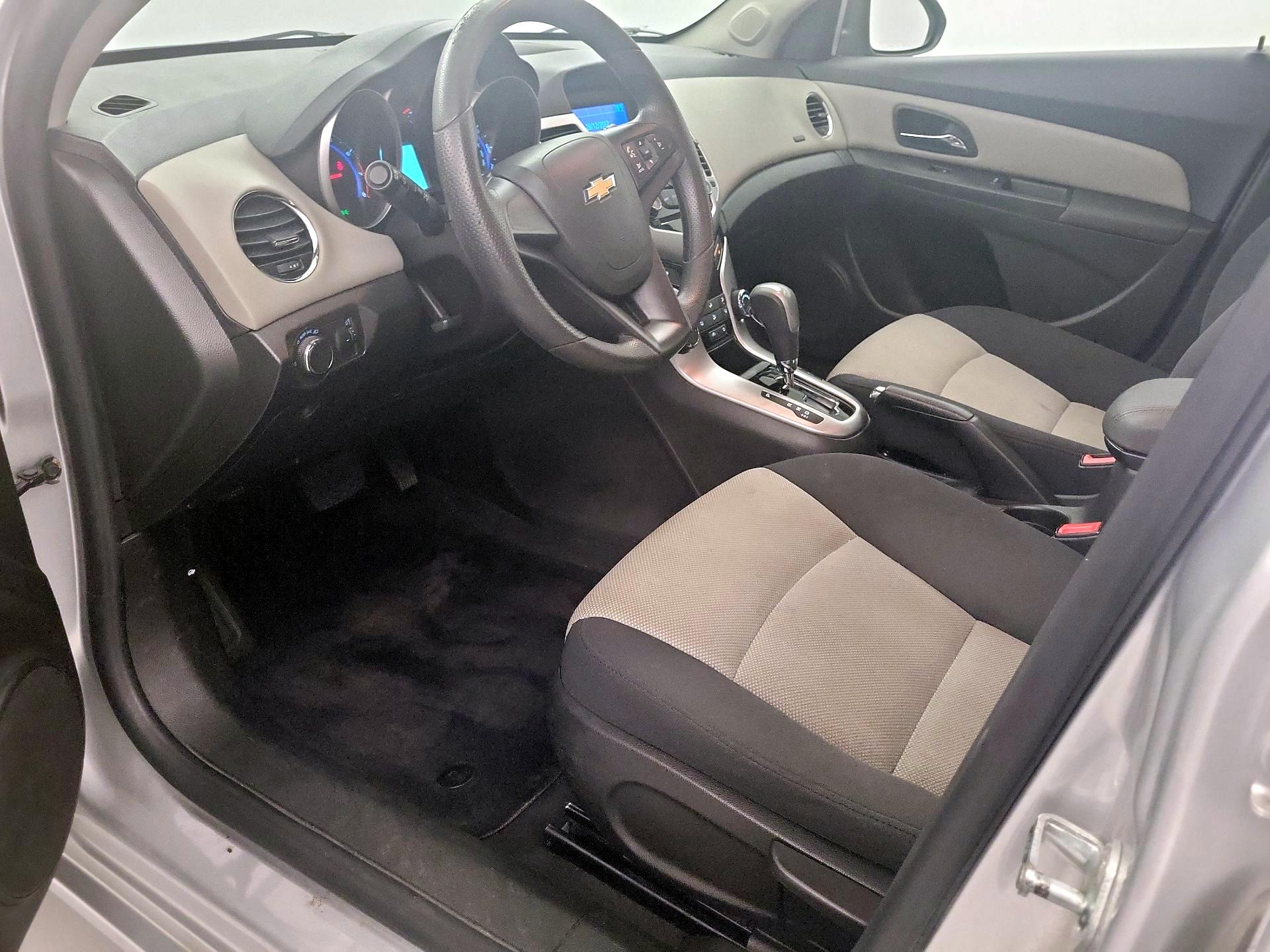 Thumbnail: 2016 Chevrolet Cruze - 11
