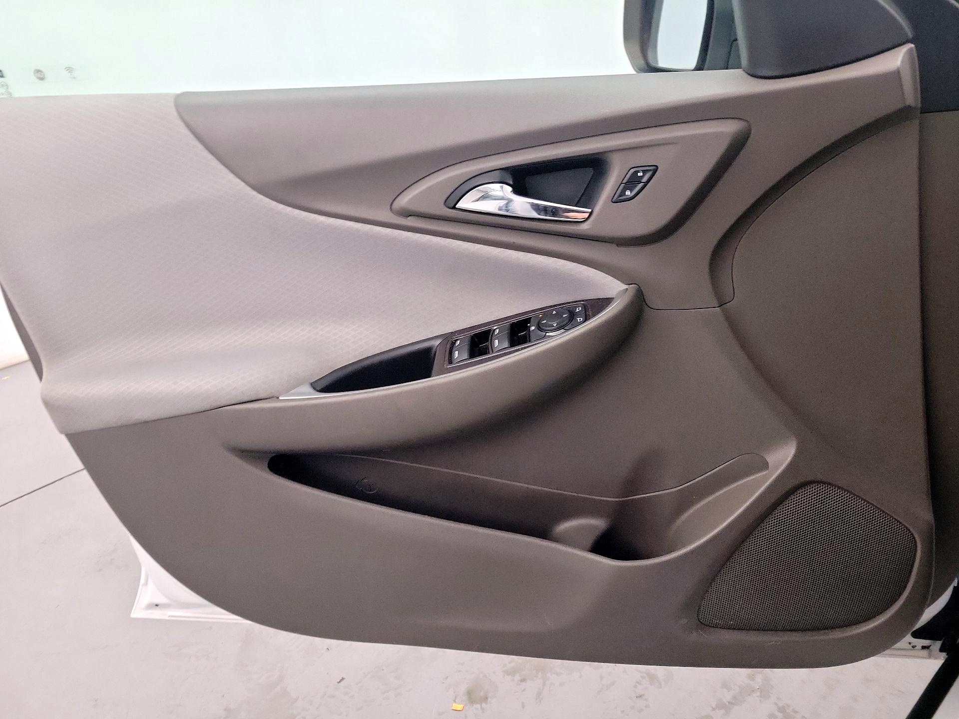 Thumbnail: 2019 Chevrolet Malibu - 12
