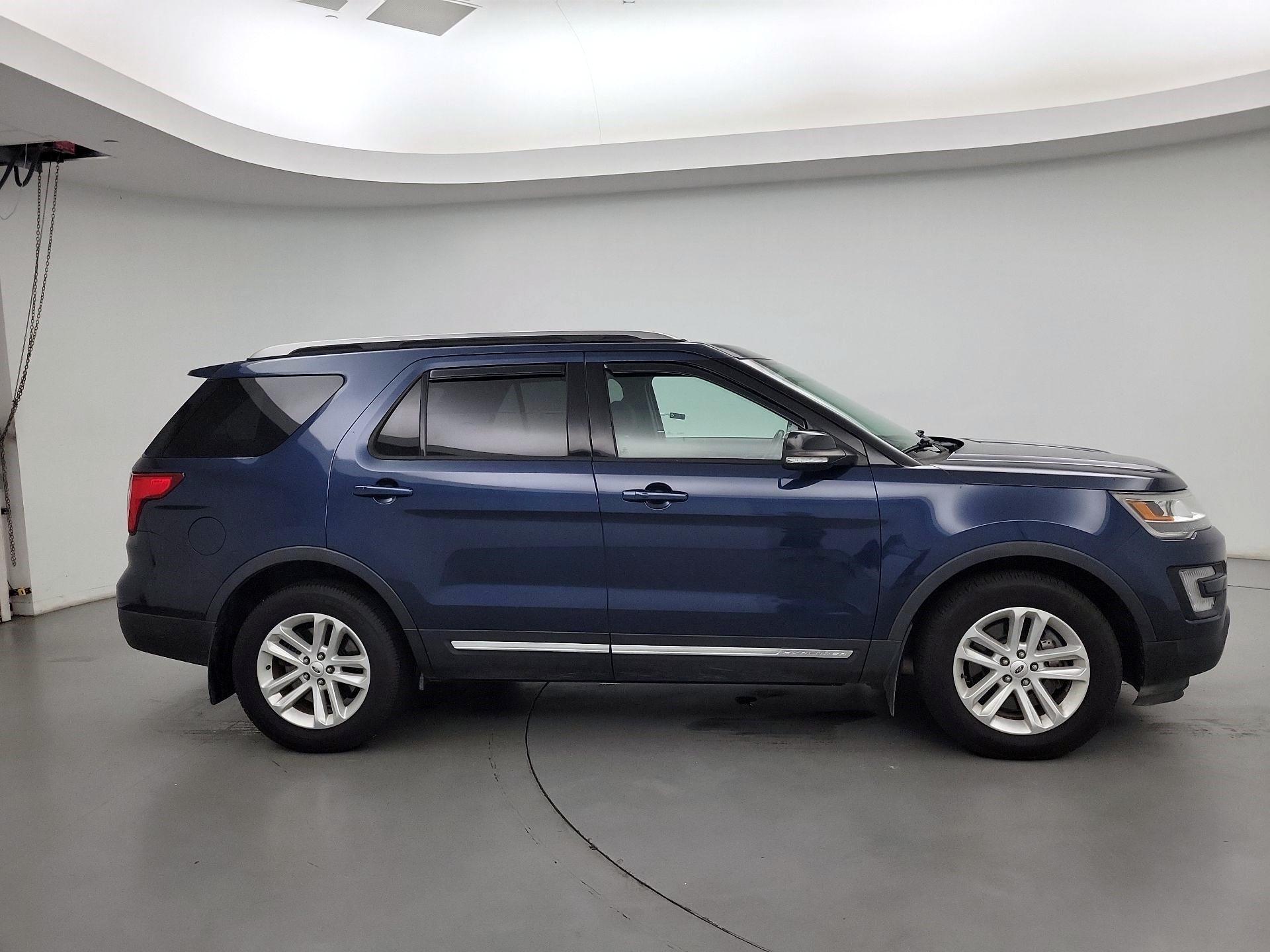 Thumbnail: 2017 Ford Explorer - 4