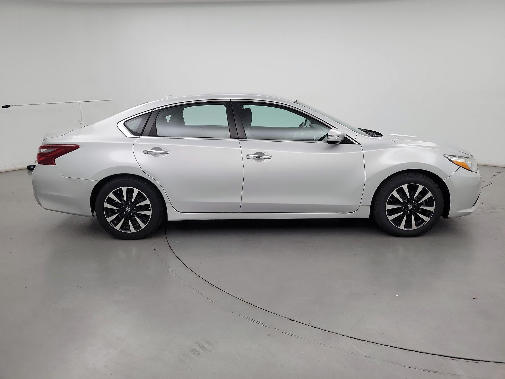 Thumbnail: 2018 Nissan Altima - 4