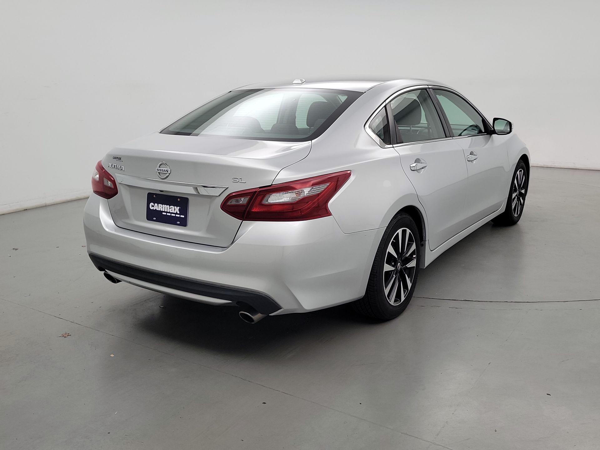 Thumbnail: 2018 Nissan Altima - 5