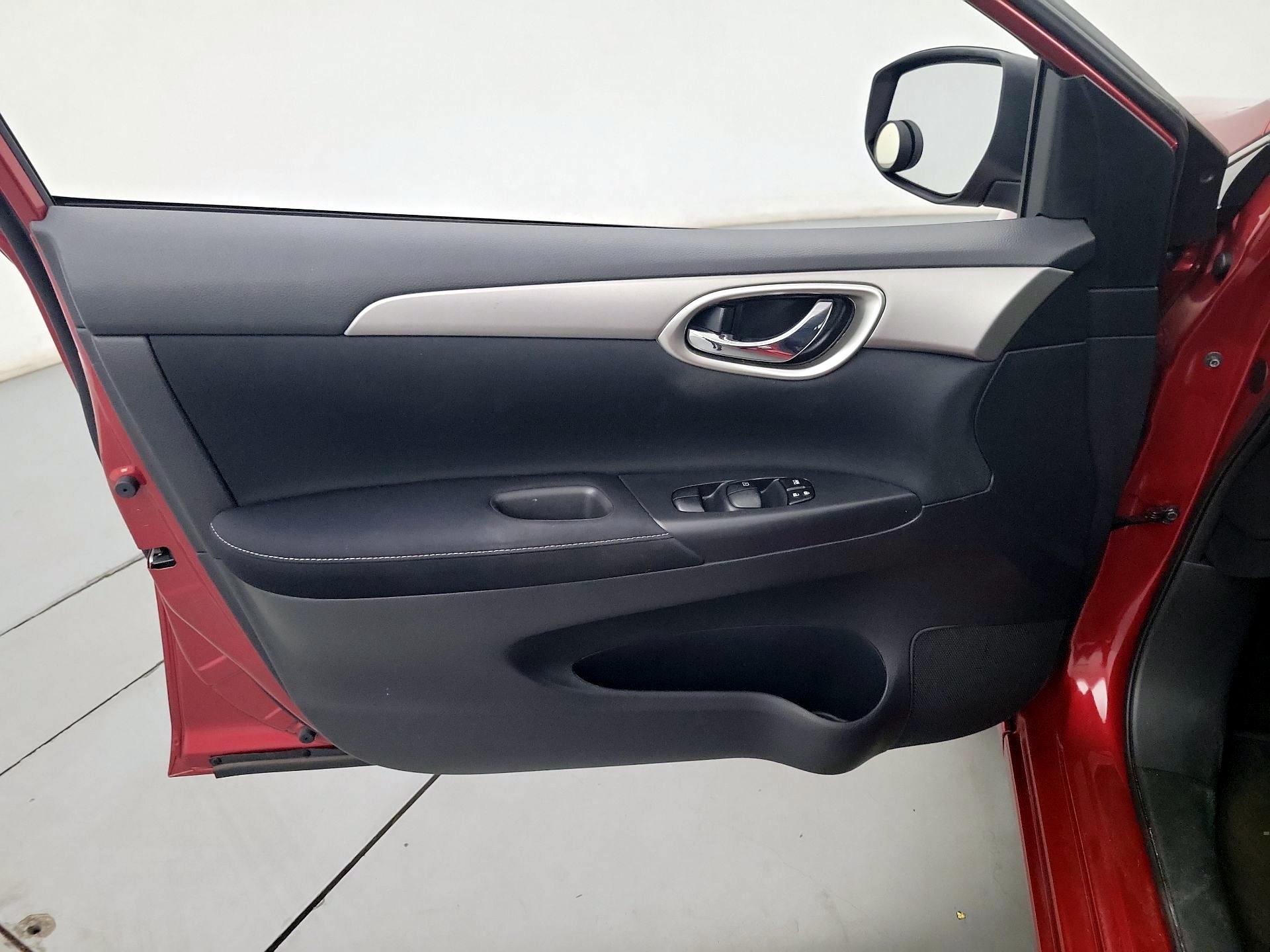 Thumbnail: 2015 Nissan Sentra - 12
