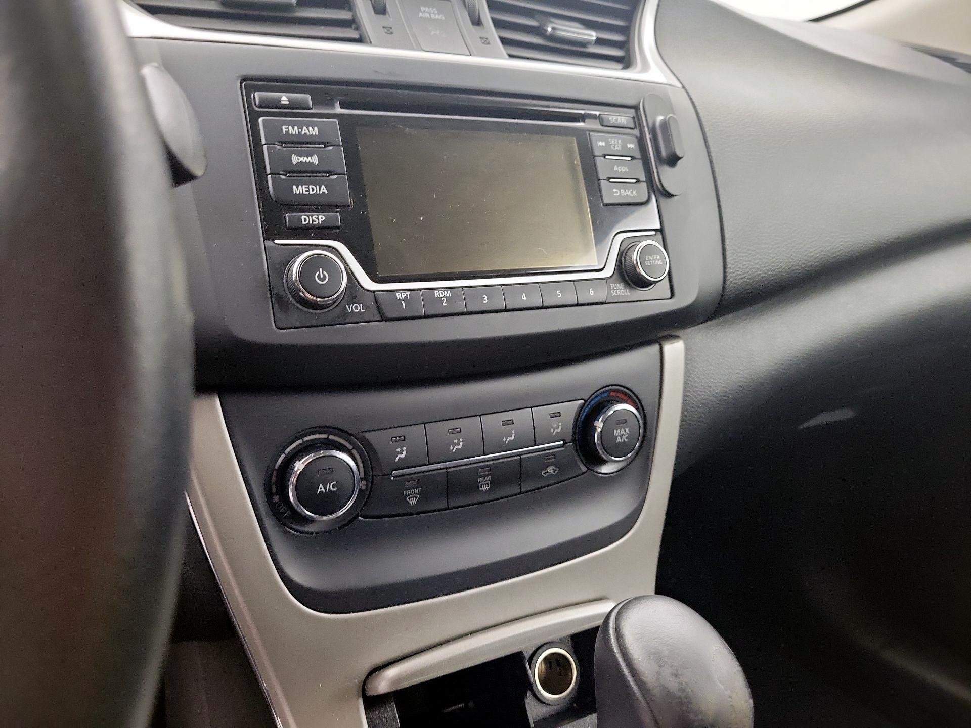 Thumbnail: 2015 Nissan Sentra - 14
