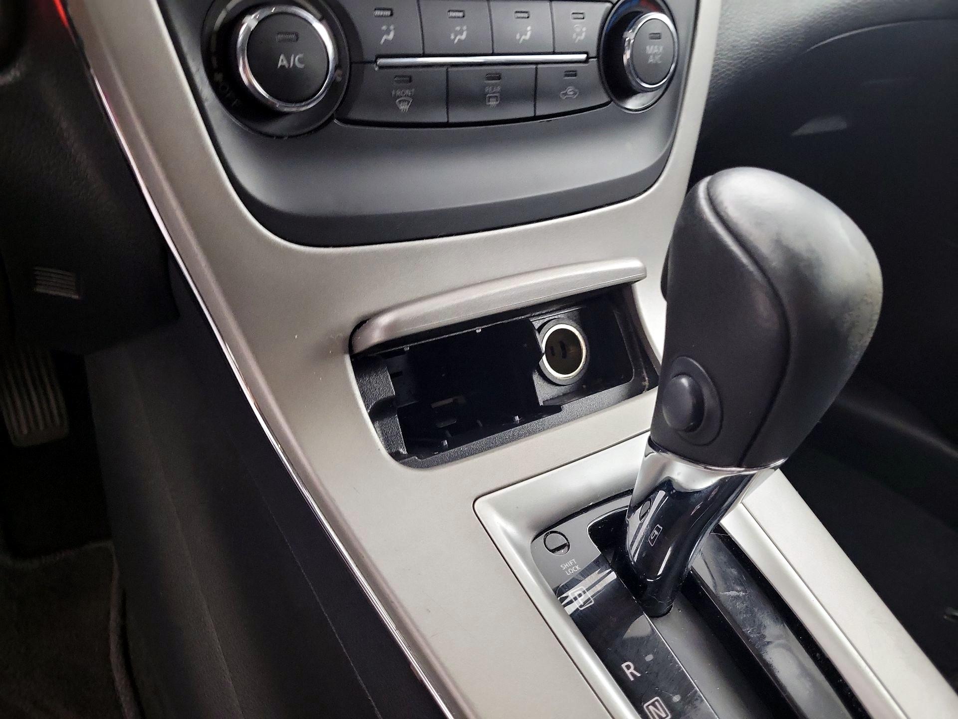 Thumbnail: 2015 Nissan Sentra - 17