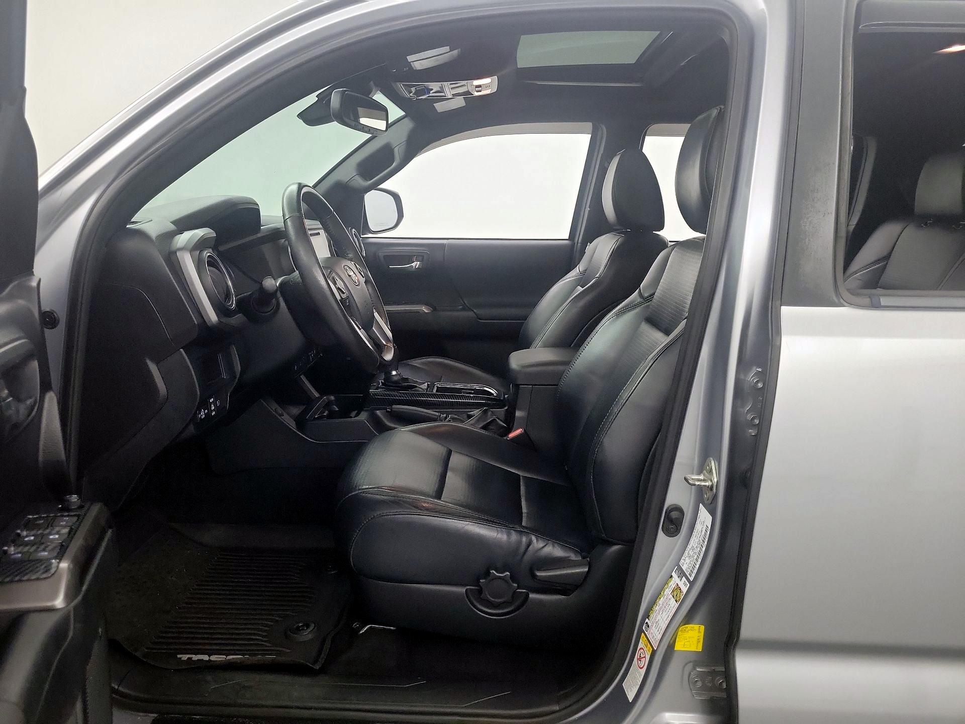 Thumbnail: 2019 Toyota Tacoma - 11